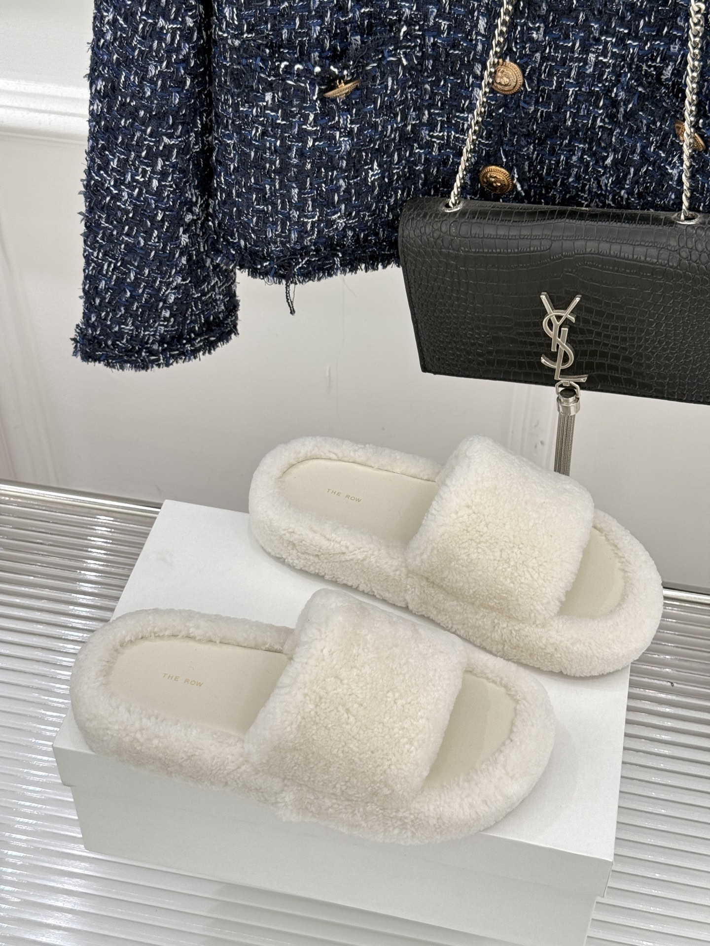 （毛里/皮里）The row经典秋冬厚底毛拖鞋💗这季节美鞋太多这款毛拖真的是让我无法自拔真太可爱了～ 毛