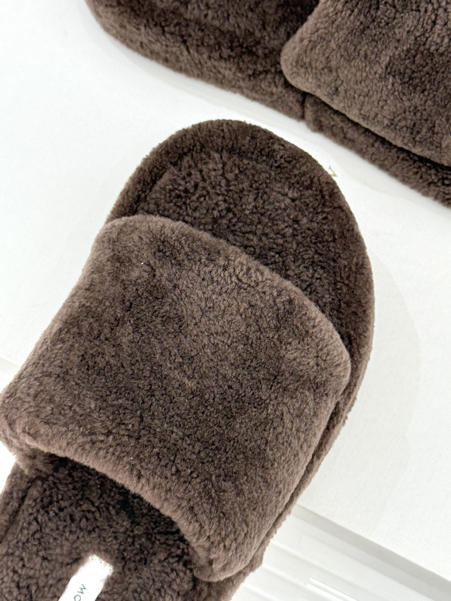 （毛里/皮里）The row经典秋冬厚底毛拖鞋💗这季节美鞋太多这款毛拖真的是让我无法自拔真太可爱了～ 毛