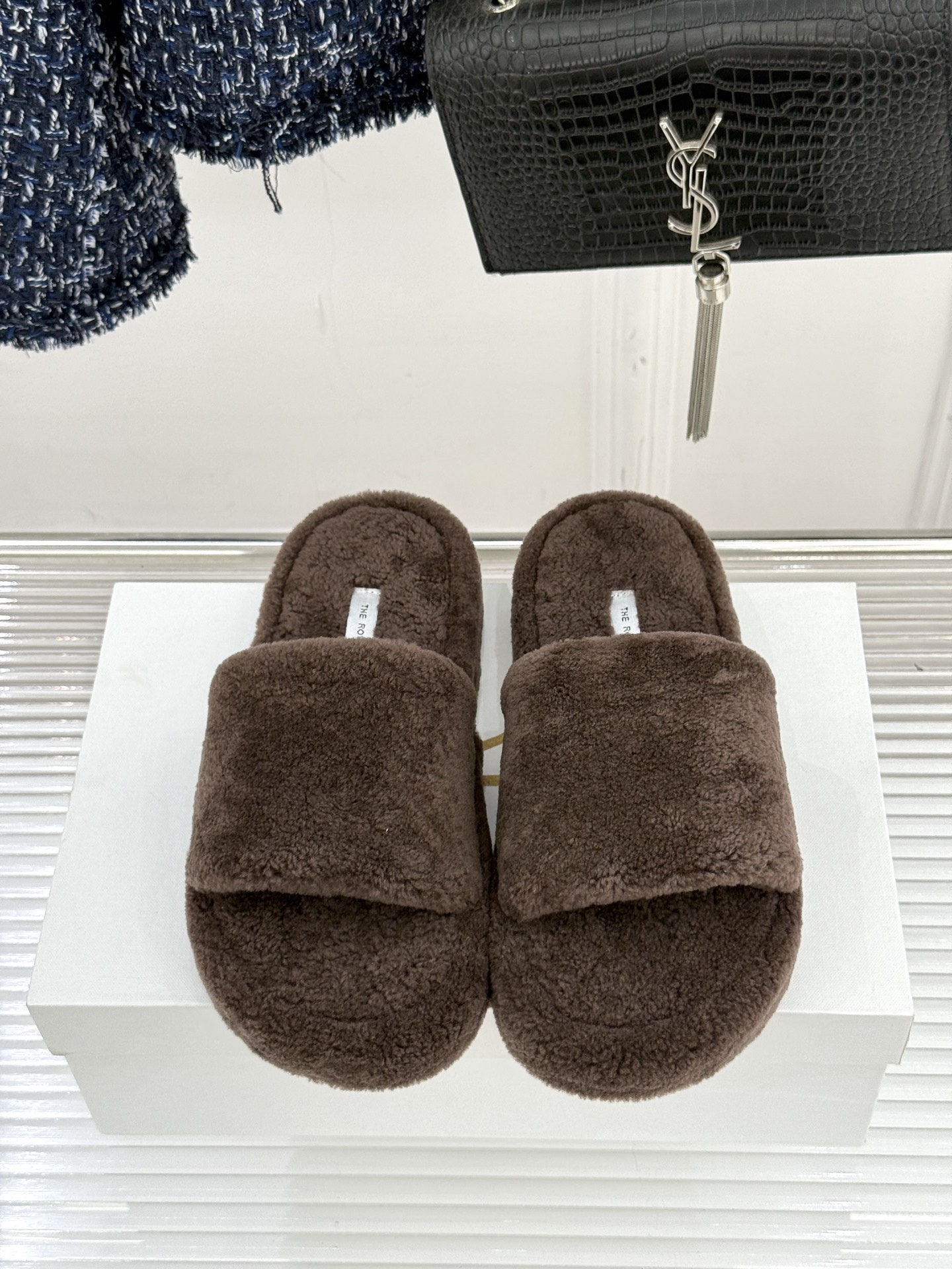（毛里/皮里）The row经典秋冬厚底毛拖鞋💗这季节美鞋太多这款毛拖真的是让我无法自拔真太可爱了～ 毛