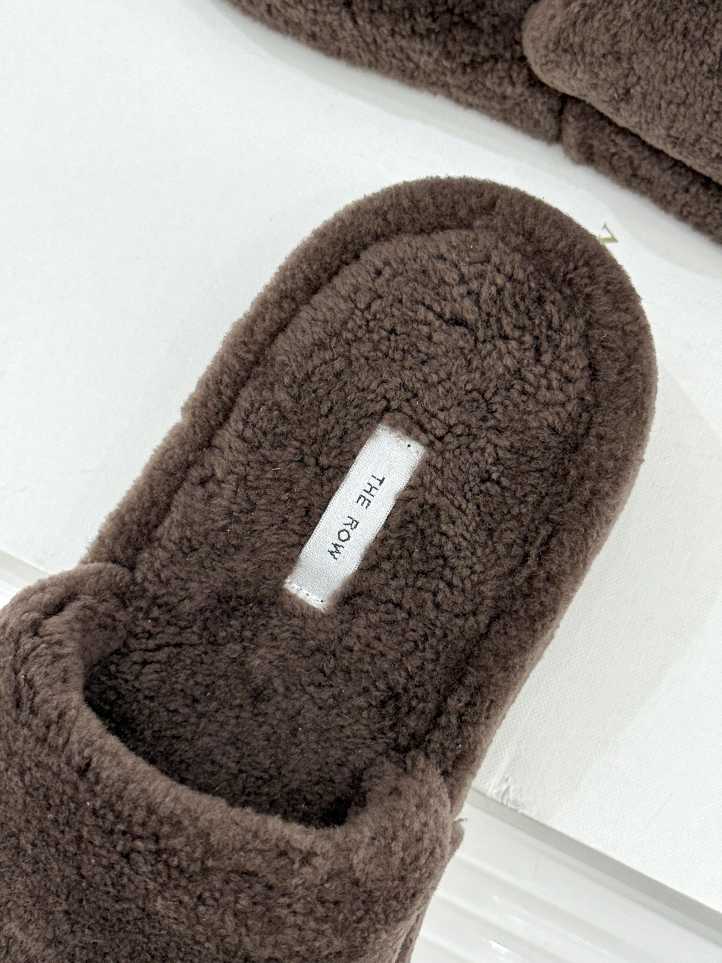 （毛里/皮里）The row经典秋冬厚底毛拖鞋💗这季节美鞋太多这款毛拖真的是让我无法自拔真太可爱了～ 毛