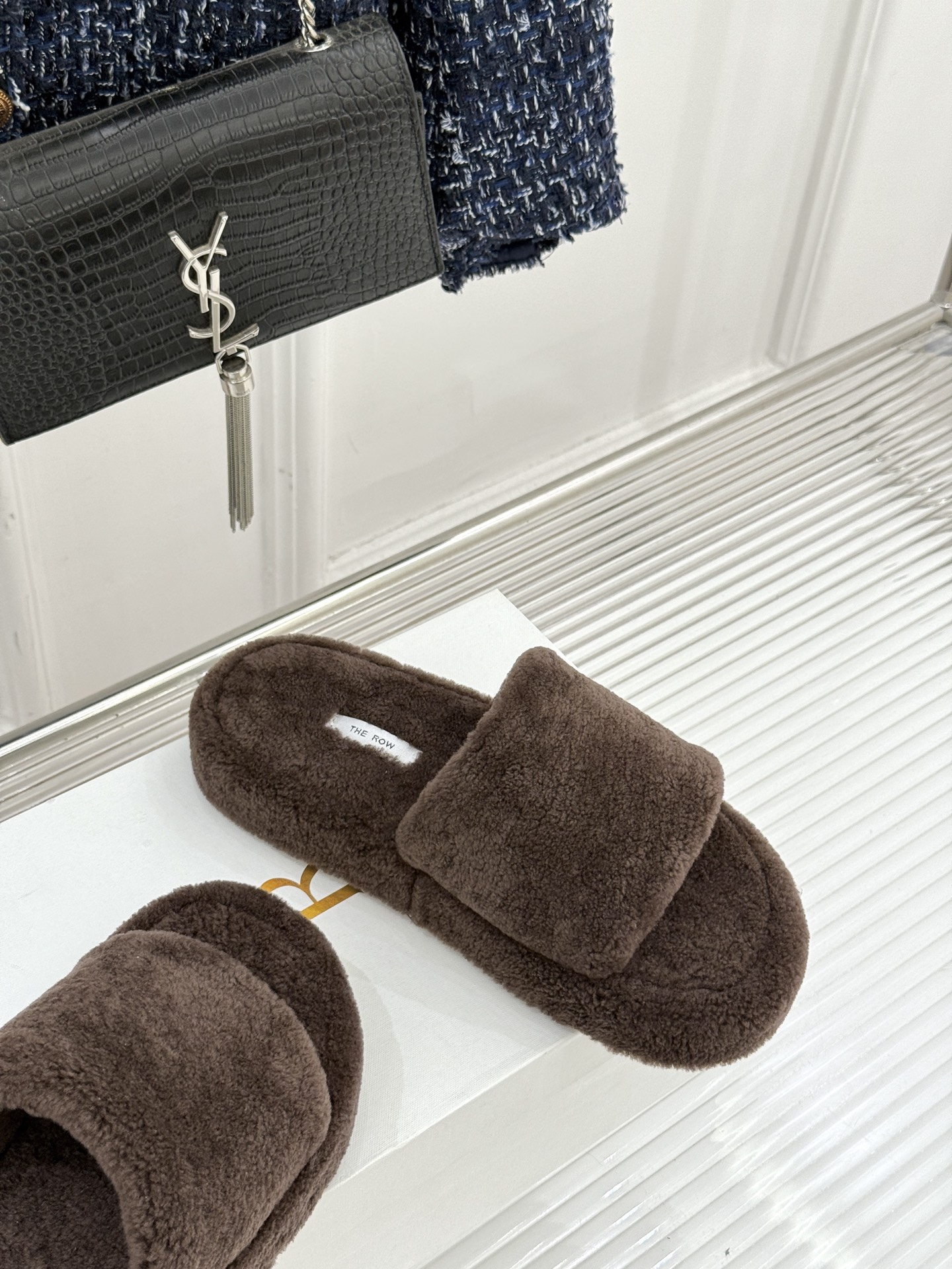 （毛里/皮里）The row经典秋冬厚底毛拖鞋💗这季节美鞋太多这款毛拖真的是让我无法自拔真太可爱了～ 毛
