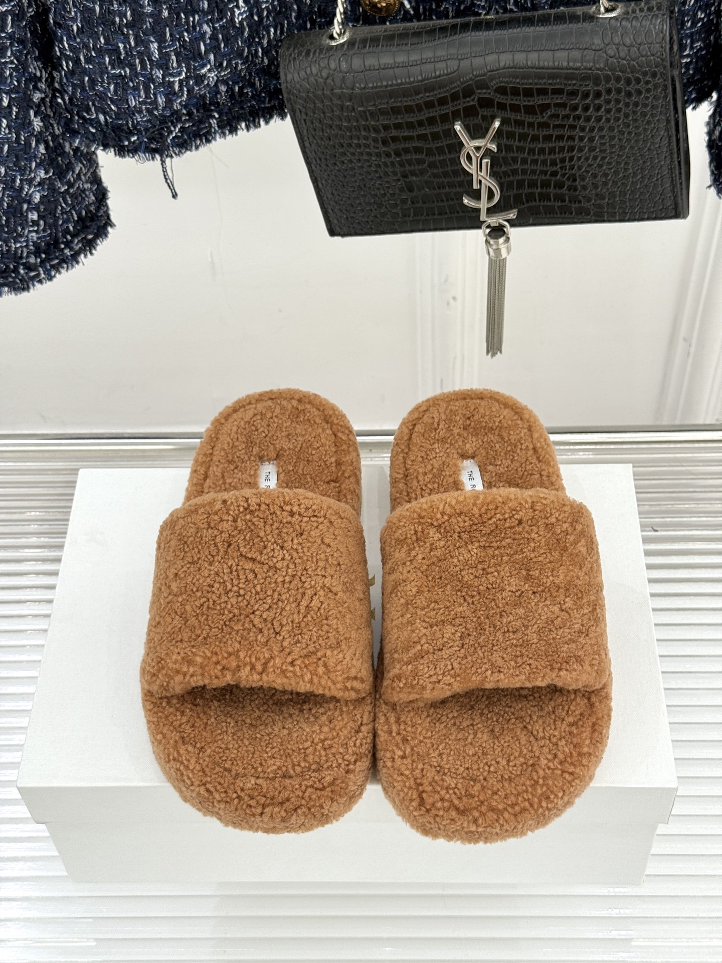 （毛里/皮里）The row经典秋冬厚底毛拖鞋💗这季节美鞋太多这款毛拖真的是让我无法自拔真太可爱了～ 毛