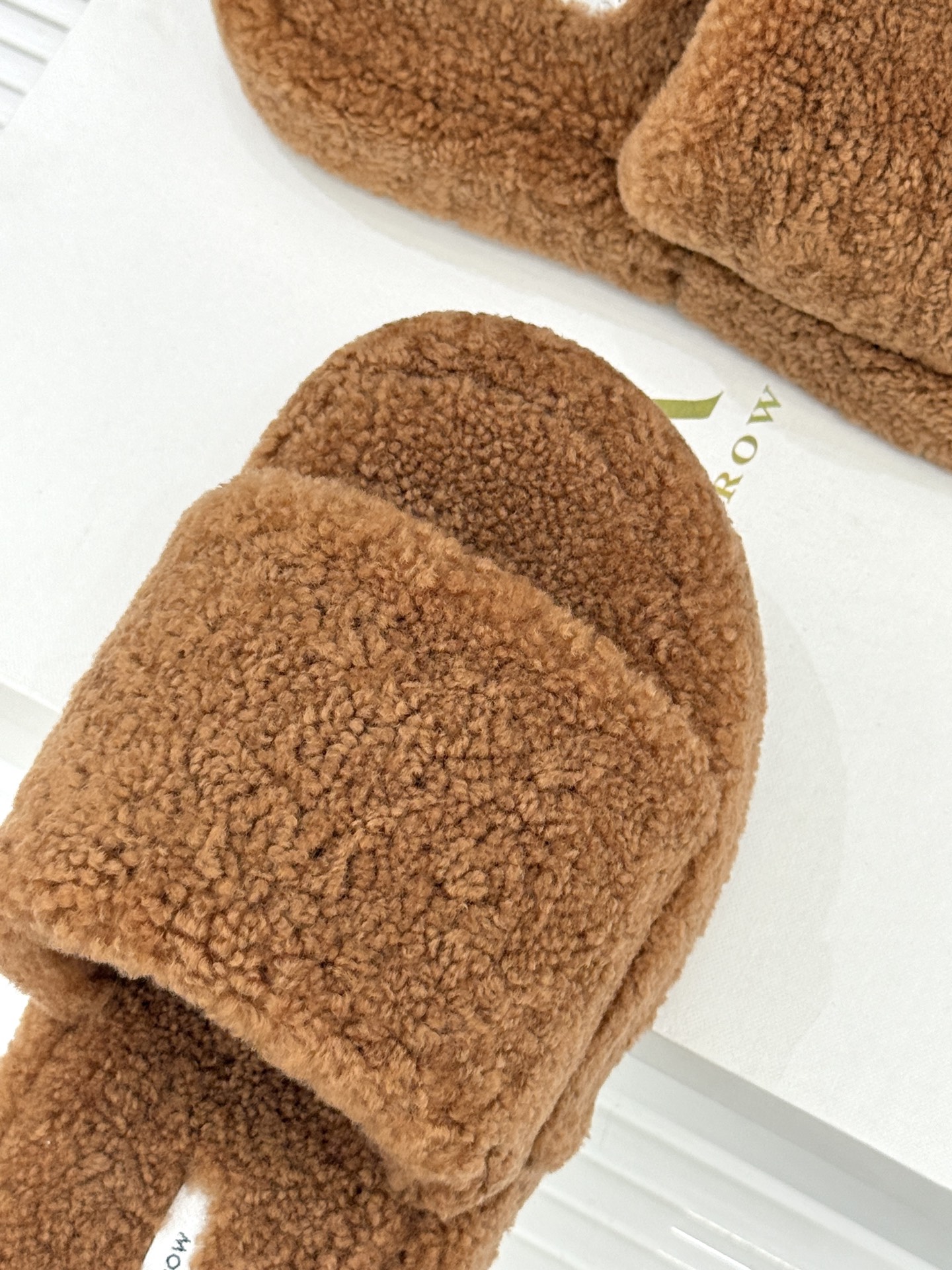 （毛里/皮里）The row经典秋冬厚底毛拖鞋💗这季节美鞋太多这款毛拖真的是让我无法自拔真太可爱了～ 毛