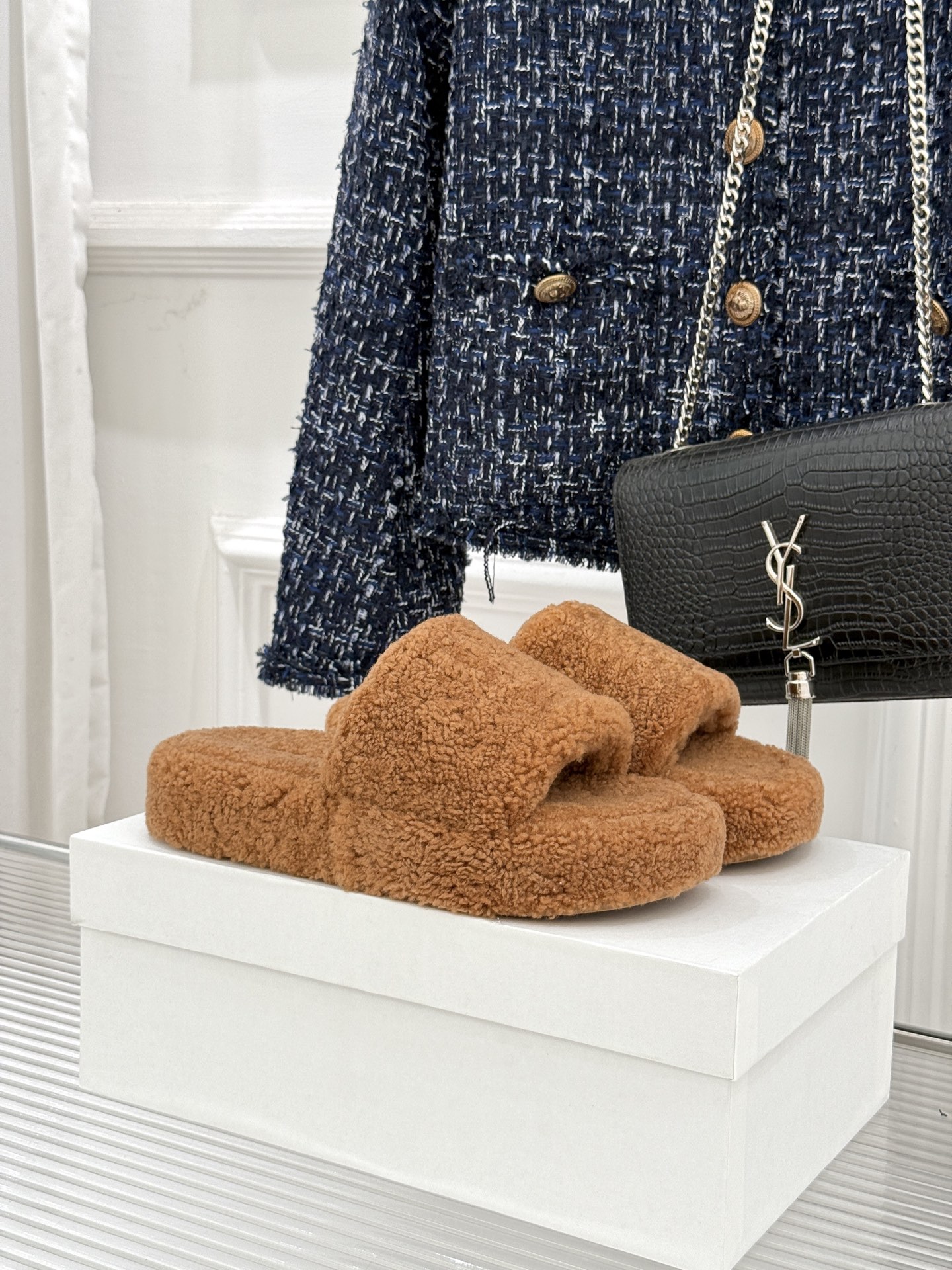 （毛里/皮里）The row经典秋冬厚底毛拖鞋💗这季节美鞋太多这款毛拖真的是让我无法自拔真太可爱了～ 毛