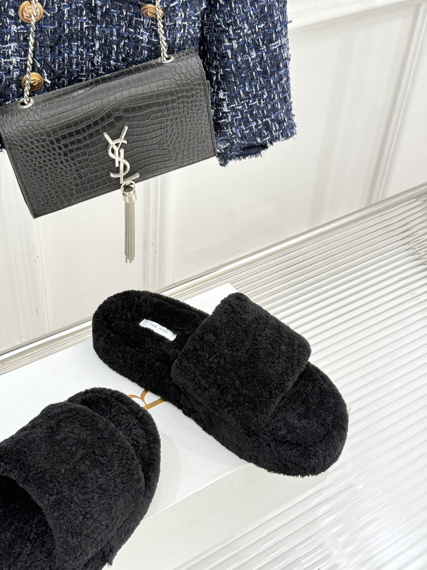 （毛里/皮里）The row经典秋冬厚底毛拖鞋💗这季节美鞋太多这款毛拖真的是让我无法自拔真太可爱了～ 毛
