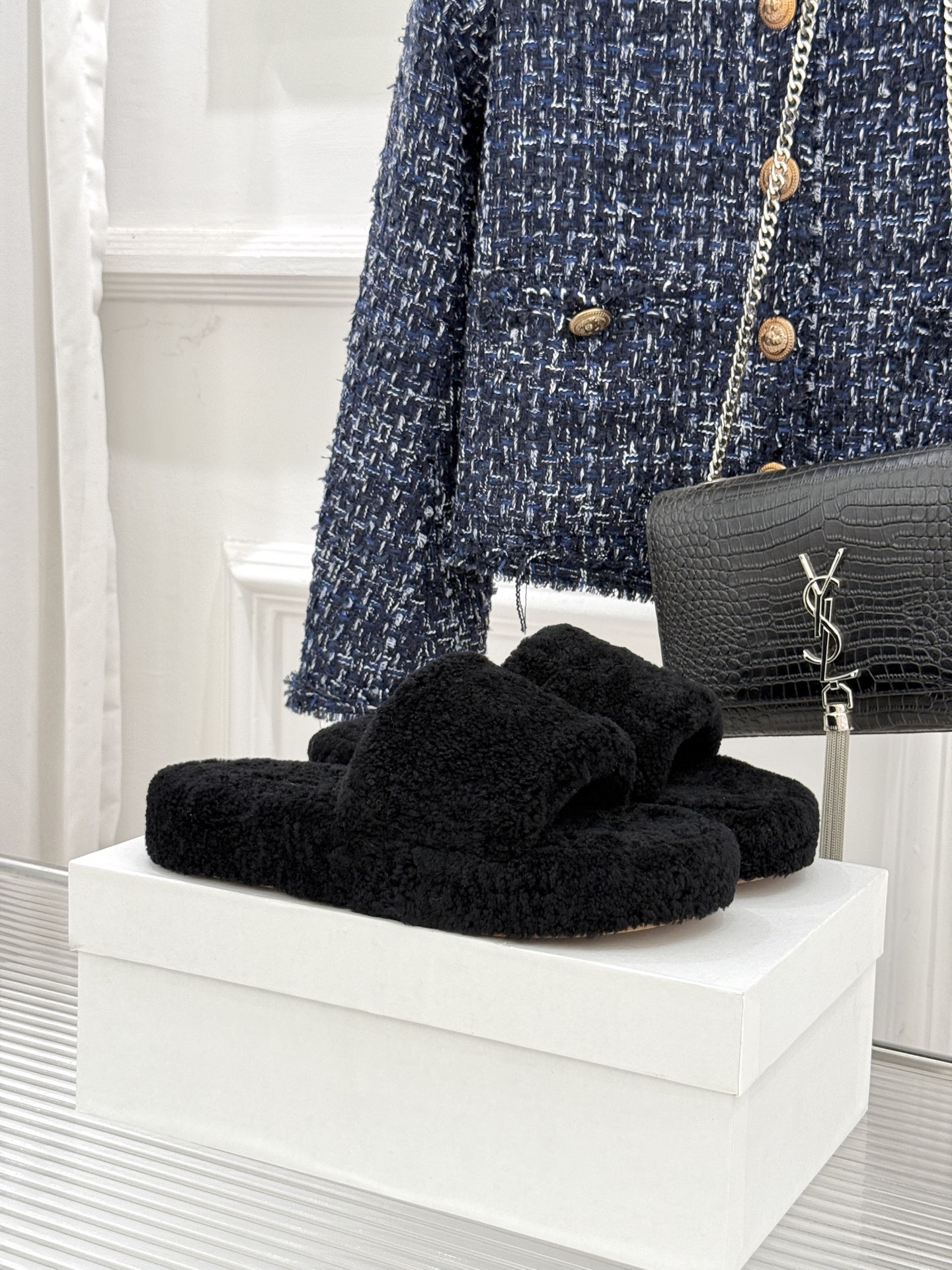 （毛里/皮里）The row经典秋冬厚底毛拖鞋💗这季节美鞋太多这款毛拖真的是让我无法自拔真太可爱了～ 毛