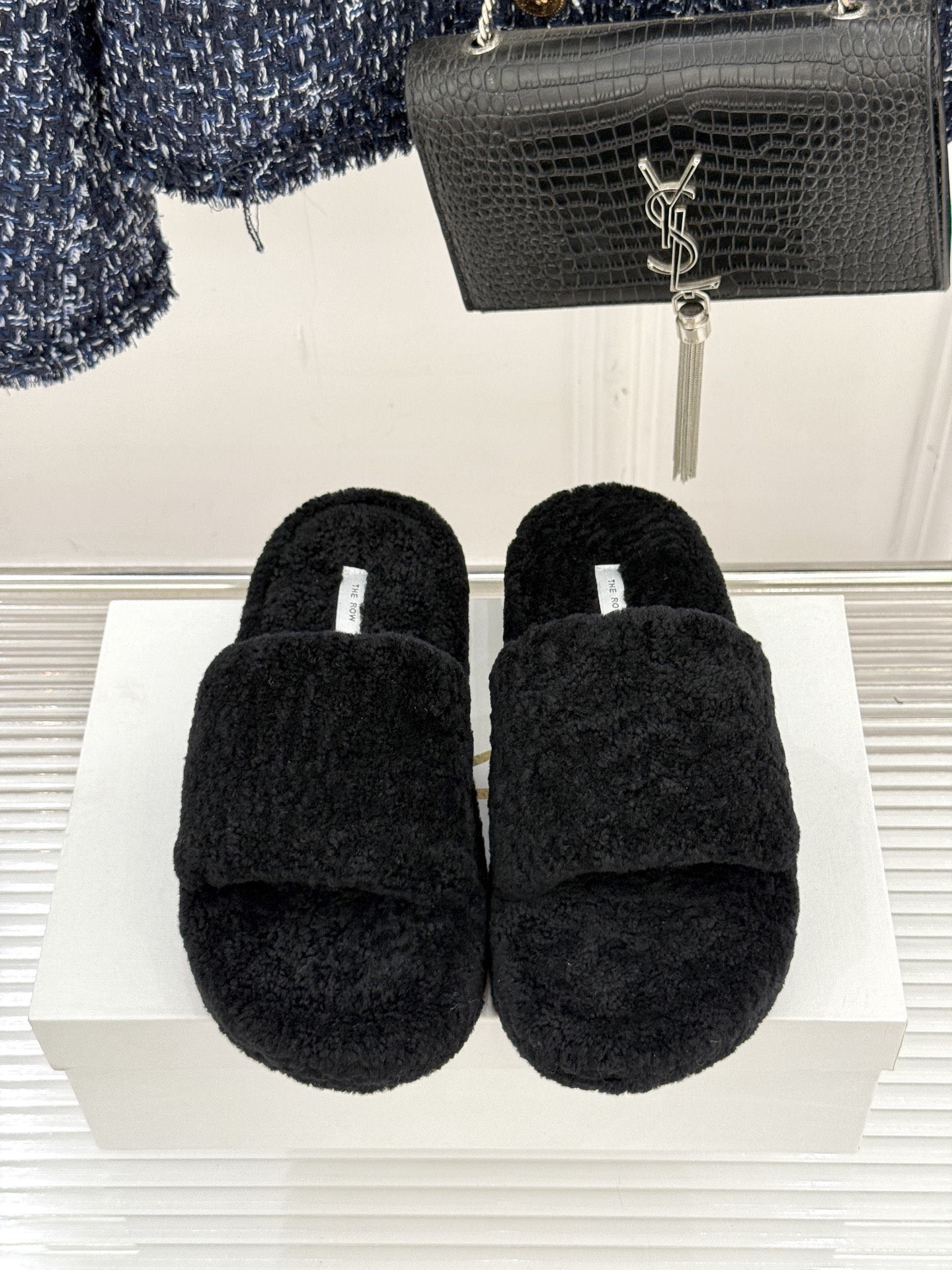 （毛里/皮里）The row经典秋冬厚底毛拖鞋💗这季节美鞋太多这款毛拖真的是让我无法自拔真太可爱了～ 毛