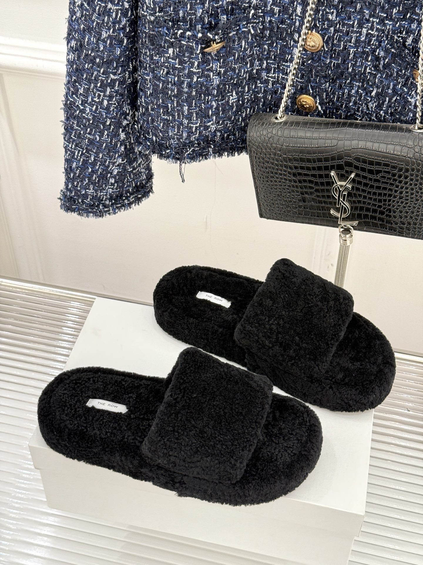 （毛里/皮里）The row经典秋冬厚底毛拖鞋💗这季节美鞋太多这款毛拖真的是让我无法自拔真太可爱了～ 毛