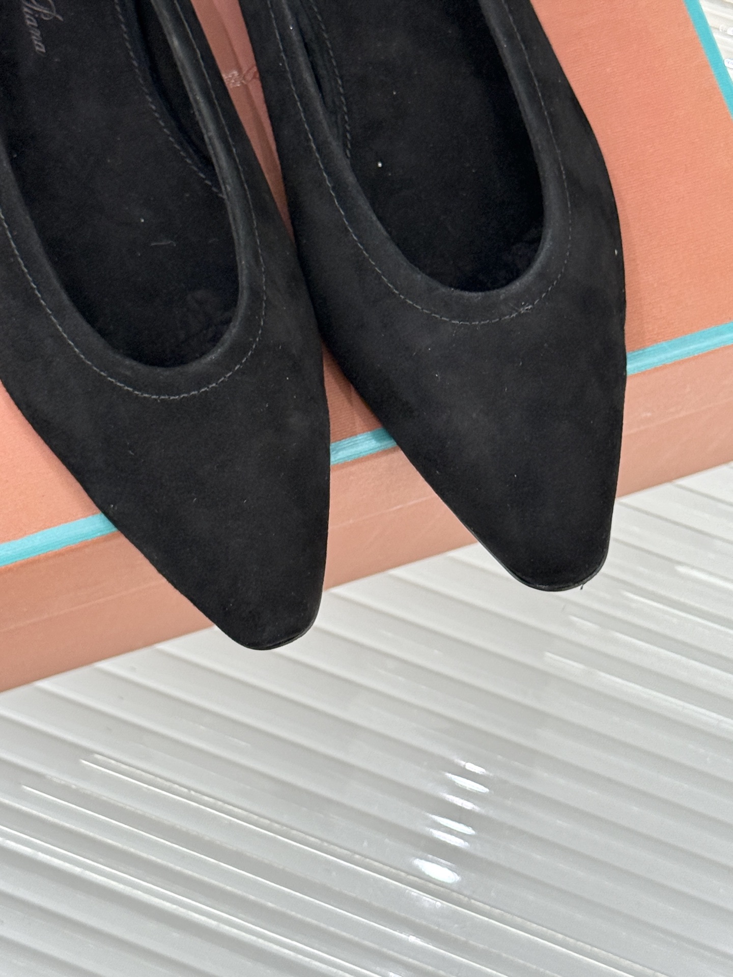 Loro Piana/ LP 经典复古绝美女巫平底鞋极简主义风格 复古又级！简约又大气 属于非常耐看的款