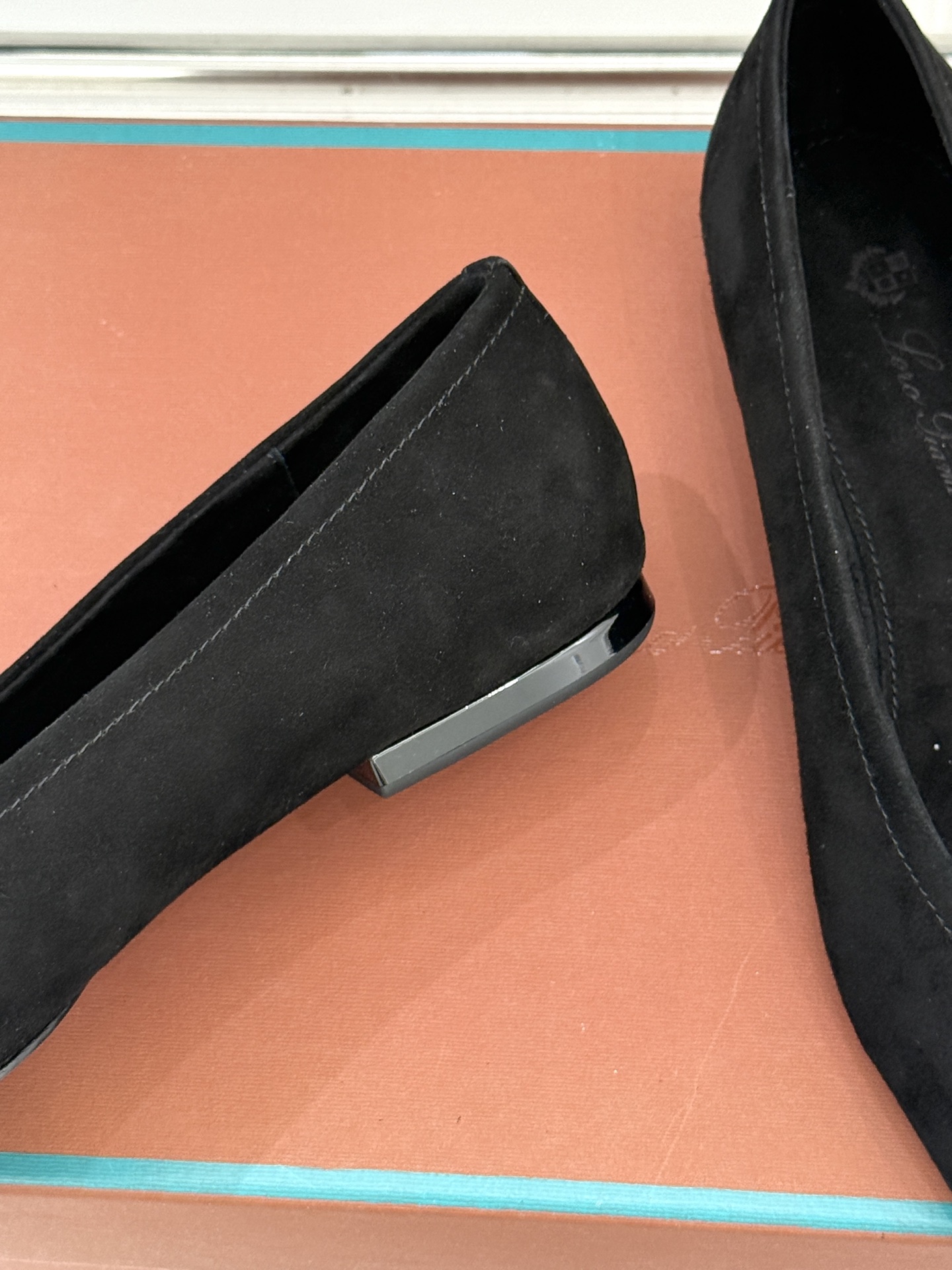 Loro Piana/ LP 经典复古绝美女巫平底鞋极简主义风格 复古又级！简约又大气 属于非常耐看的款