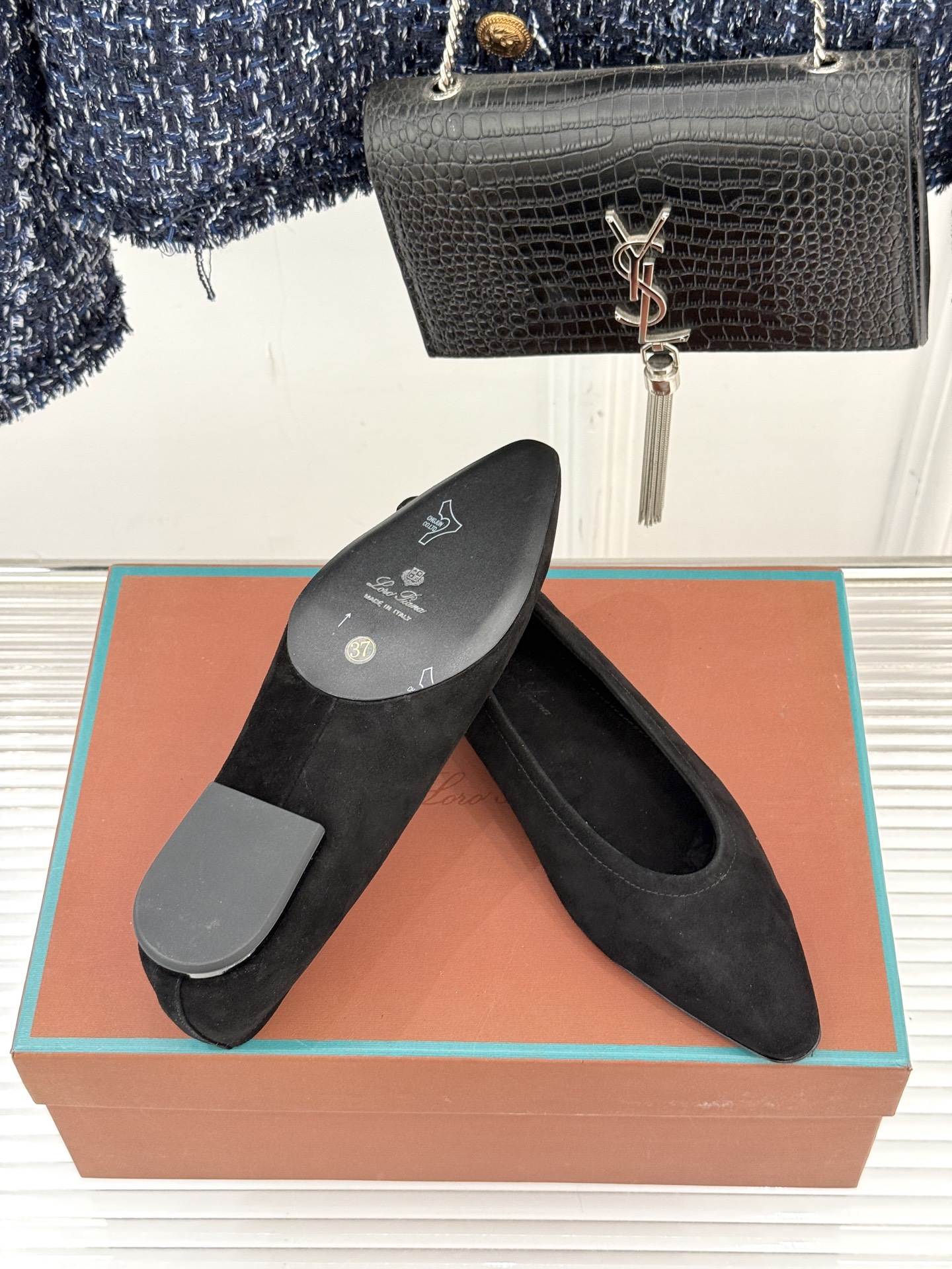 Loro Piana/ LP 经典复古绝美女巫平底鞋极简主义风格 复古又级！简约又大气 属于非常耐看的款