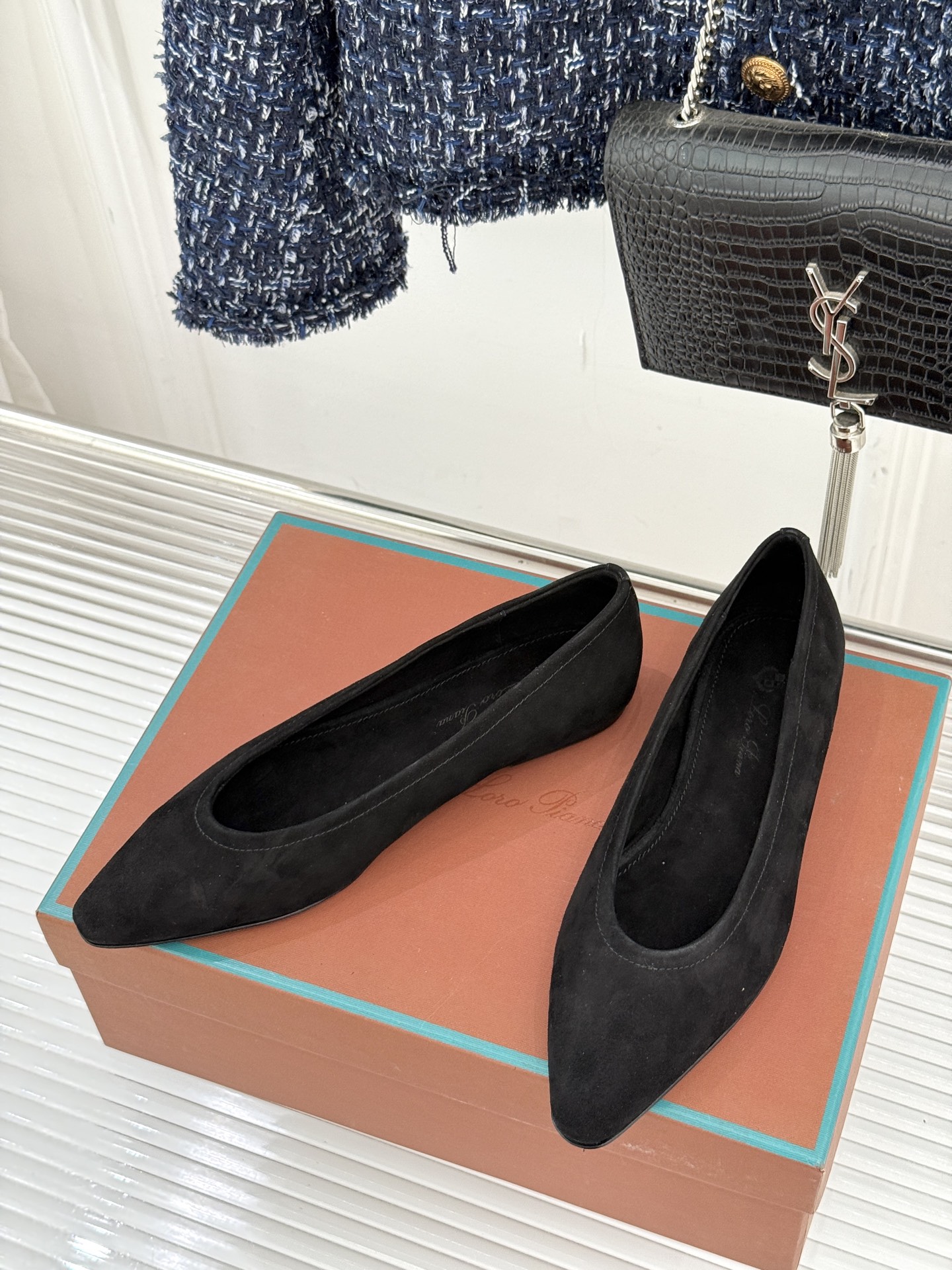 Loro Piana/ LP 经典复古绝美女巫平底鞋极简主义风格 复古又级！简约又大气 属于非常耐看的款