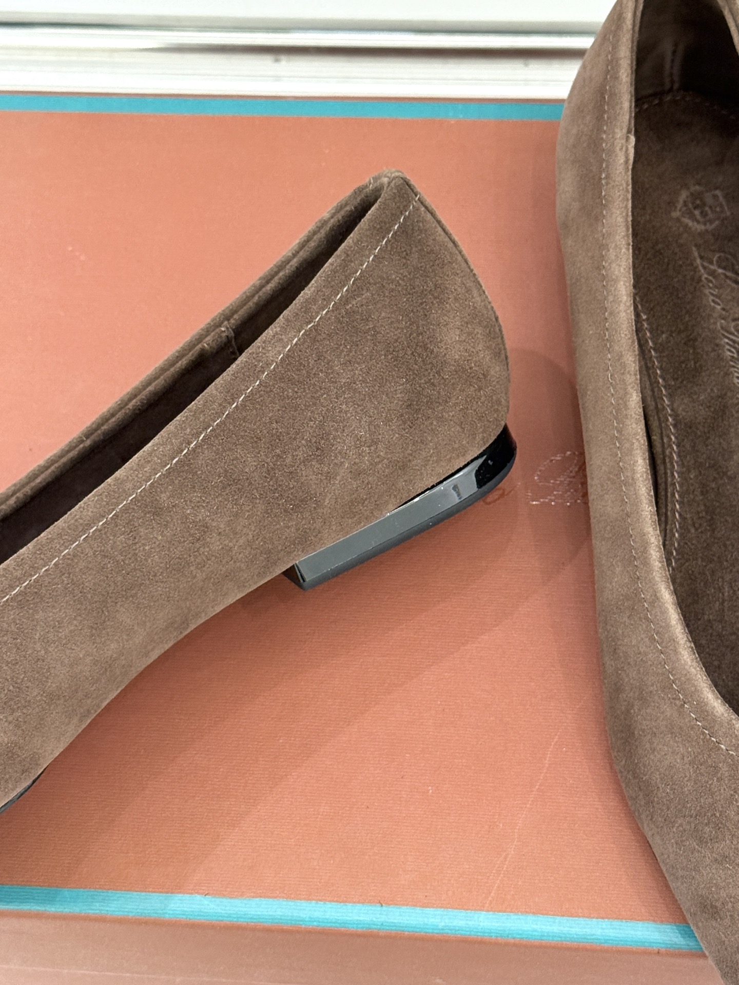 Loro Piana/ LP 经典复古绝美女巫平底鞋极简主义风格 复古又级！简约又大气 属于非常耐看的款