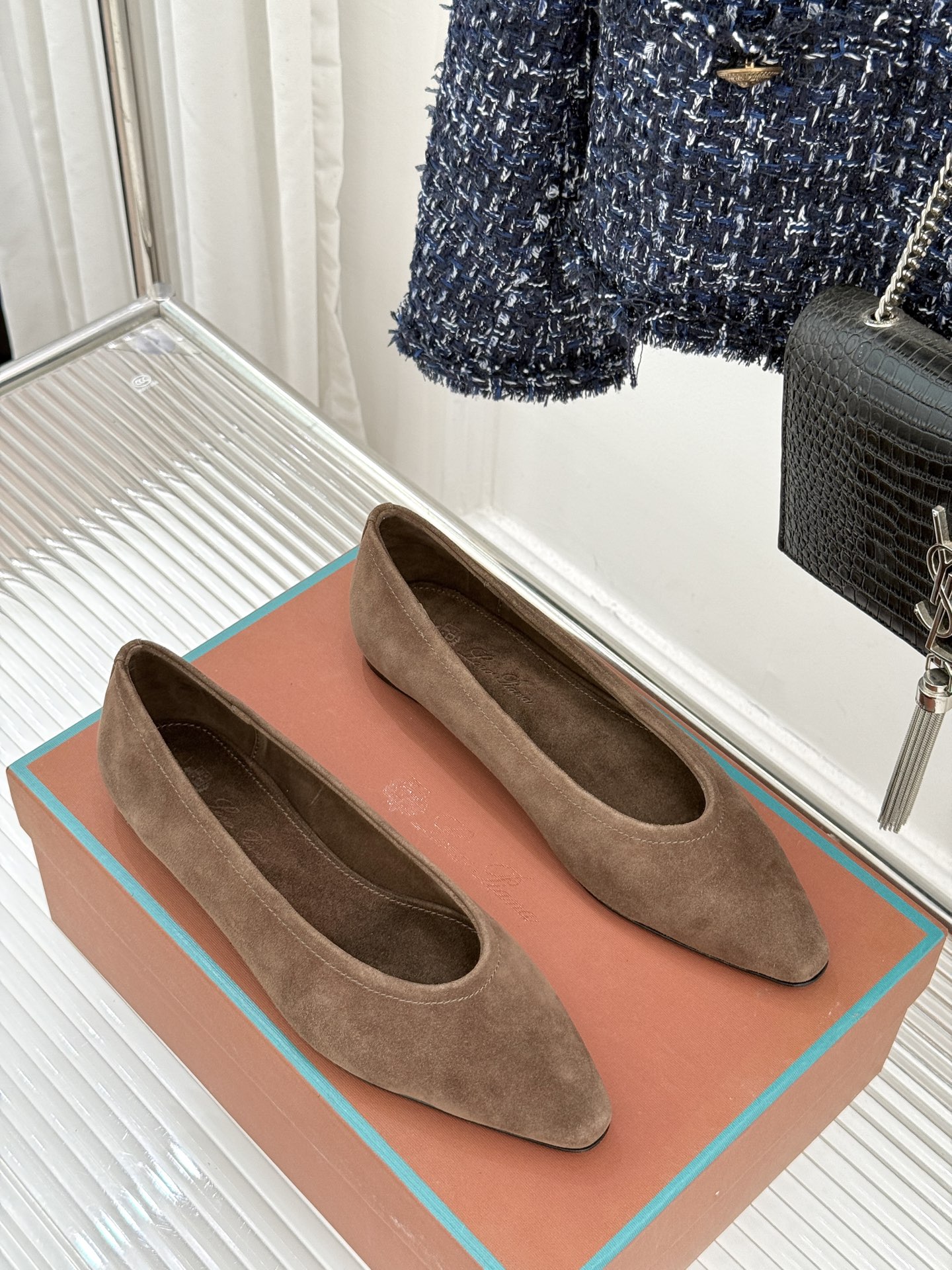 Loro Piana/ LP 经典复古绝美女巫平底鞋极简主义风格 复古又级！简约又大气 属于非常耐看的款