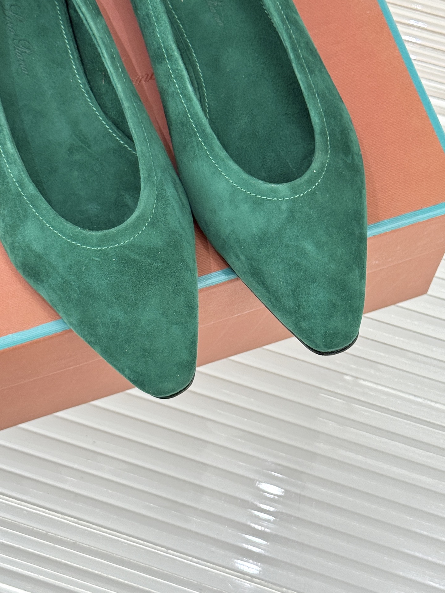 Loro Piana/ LP 经典复古绝美女巫平底鞋极简主义风格 复古又级！简约又大气 属于非常耐看的款