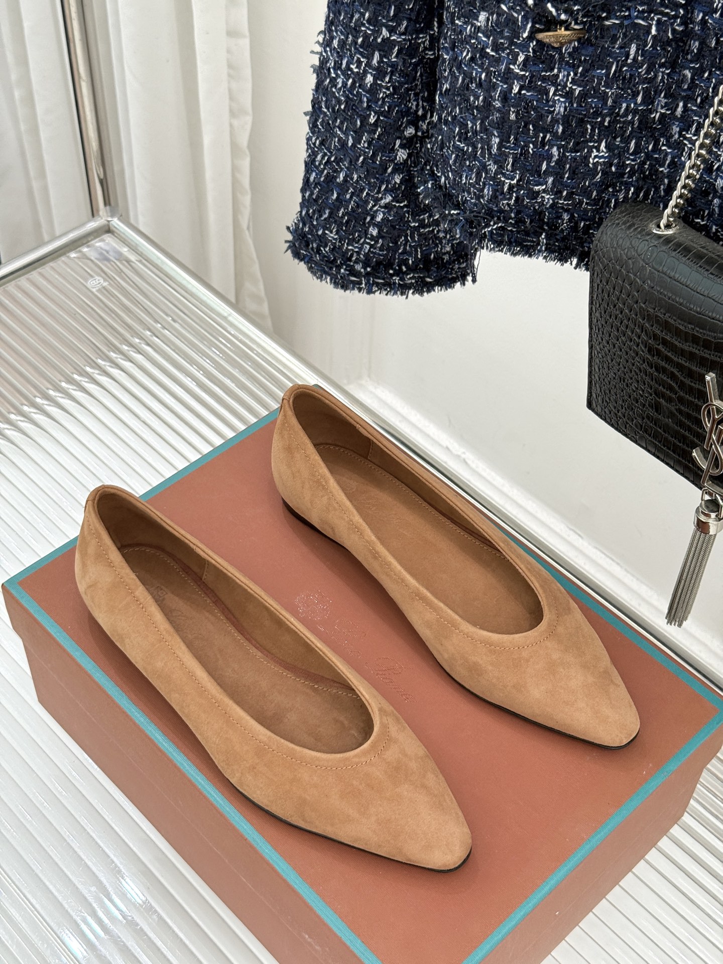 Loro Piana/ LP 经典复古绝美女巫平底鞋极简主义风格 复古又级！简约又大气 属于非常耐看的款