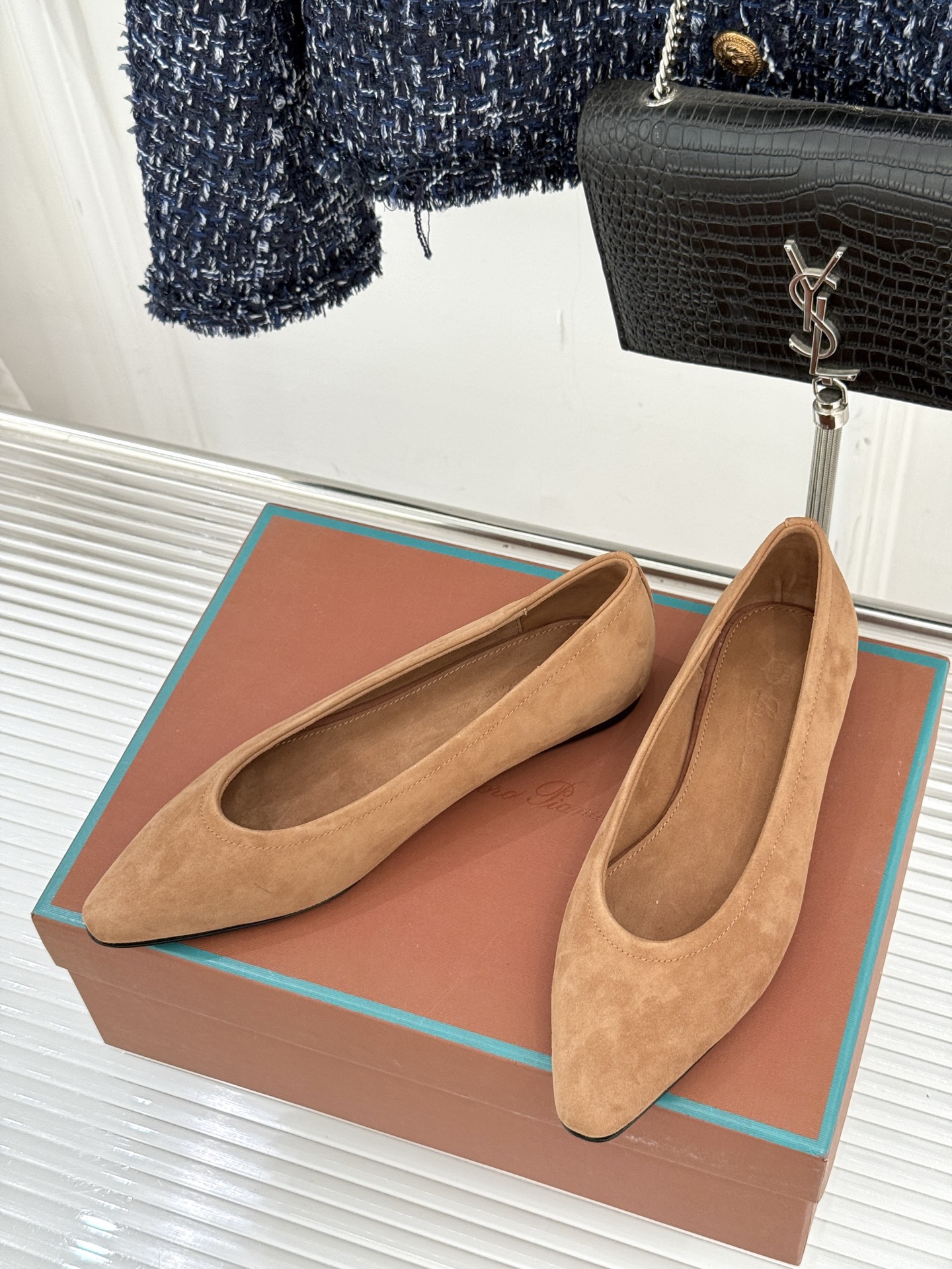 Loro Piana/ LP 经典复古绝美女巫平底鞋极简主义风格 复古又级！简约又大气 属于非常耐看的款