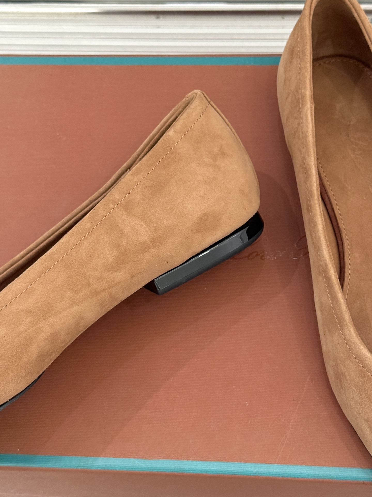 Loro Piana/ LP 经典复古绝美女巫平底鞋极简主义风格 复古又级！简约又大气 属于非常耐看的款