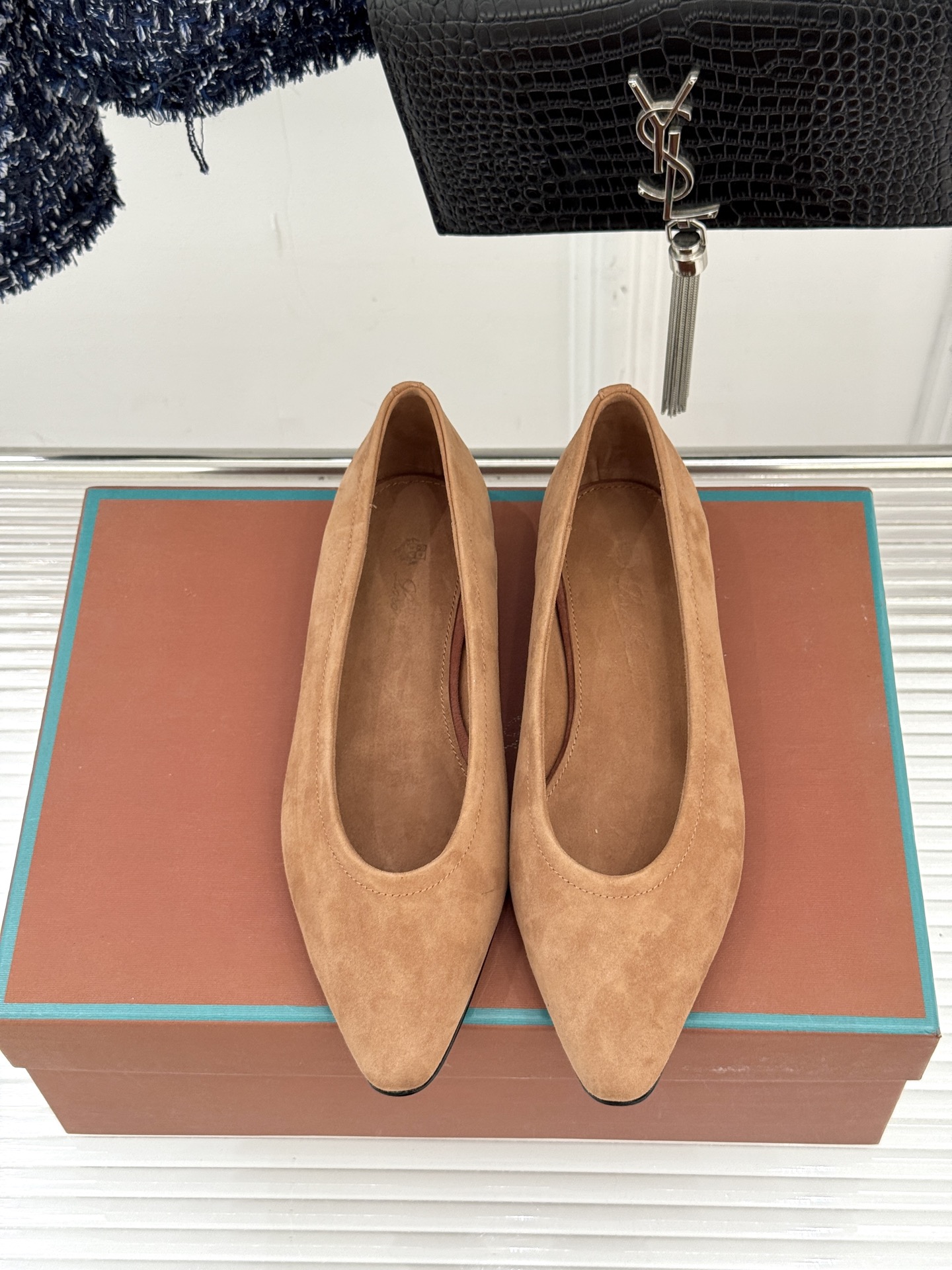 Loro Piana/ LP 经典复古绝美女巫平底鞋极简主义风格 复古又级！简约又大气 属于非常耐看的款