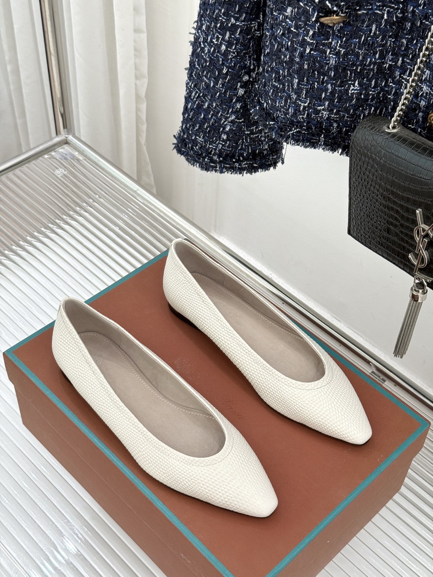 Loro Piana/ LP 经典复古绝美女巫平底鞋极简主义风格 复古又级！简约又大气 属于非常耐看的款