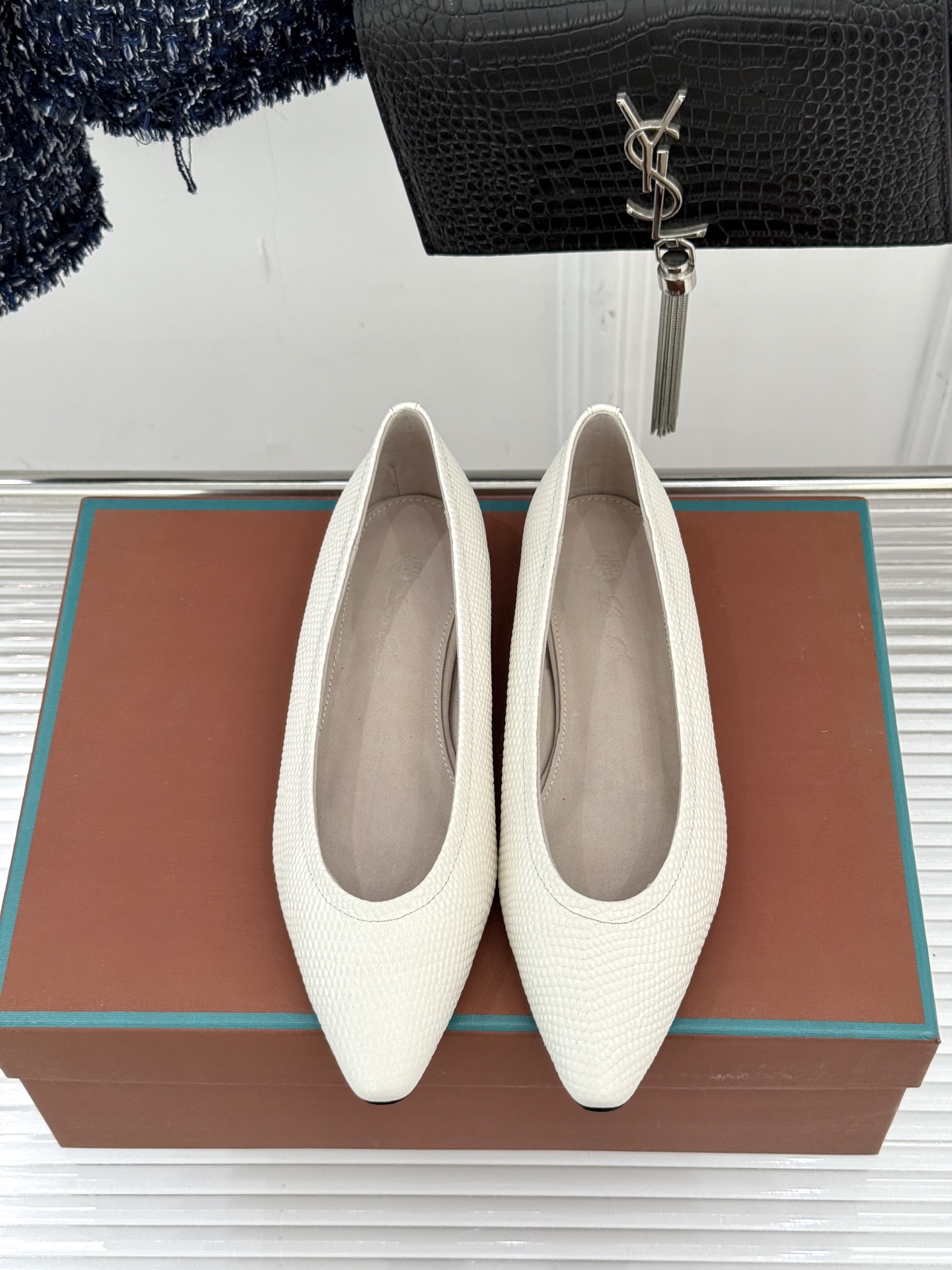 Loro Piana/ LP 经典复古绝美女巫平底鞋极简主义风格 复古又级！简约又大气 属于非常耐看的款