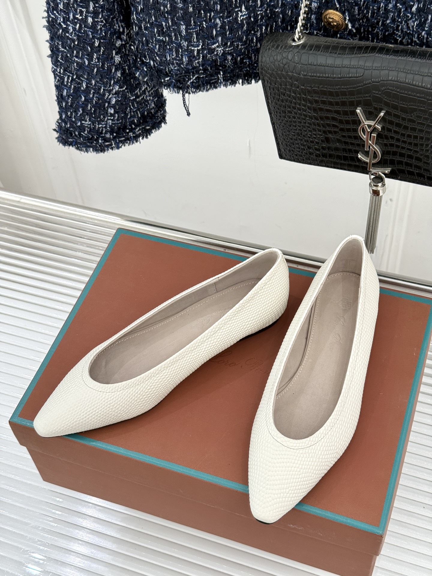 Loro Piana/ LP 经典复古绝美女巫平底鞋极简主义风格 复古又级！简约又大气 属于非常耐看的款