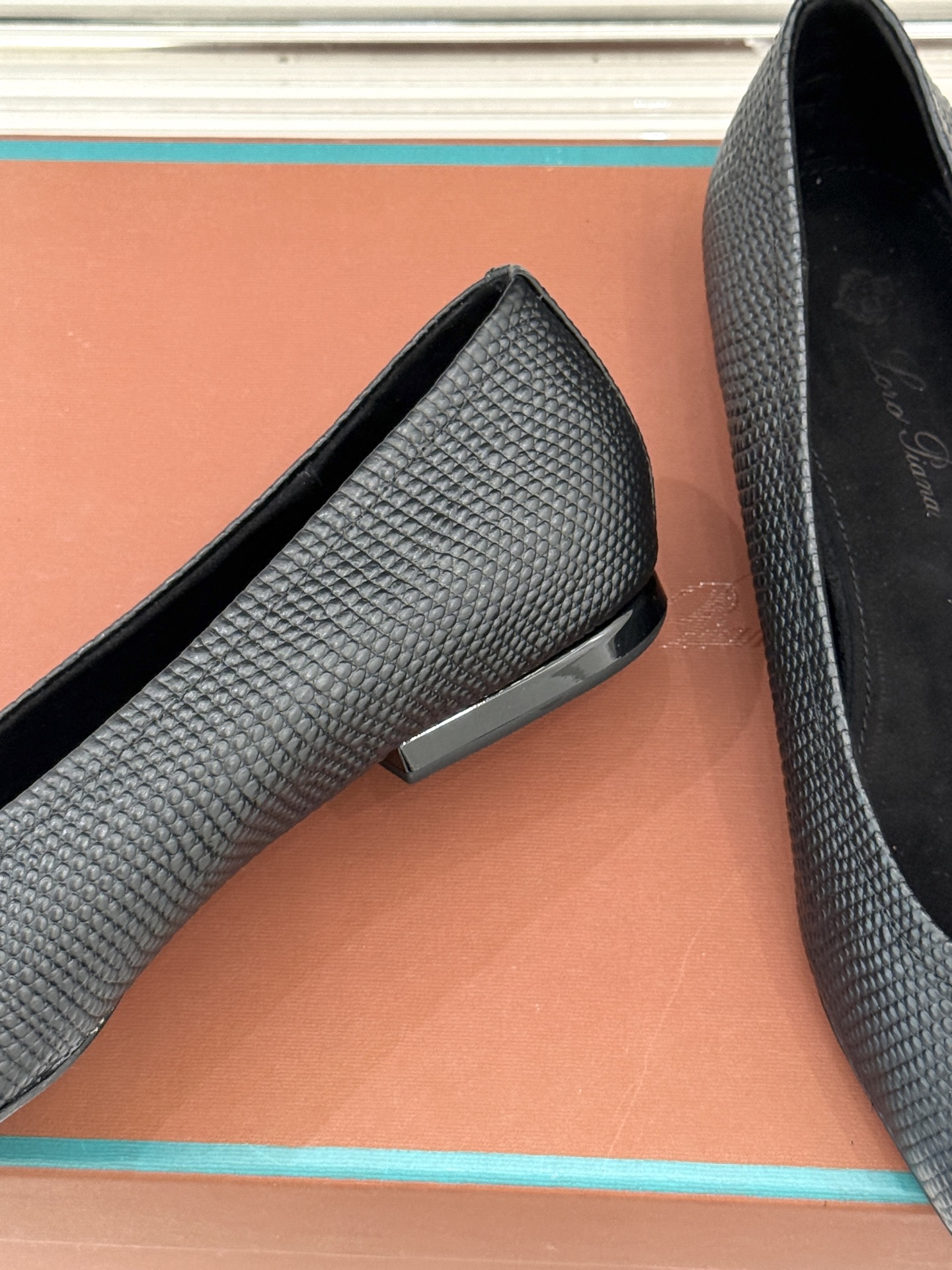 Loro Piana/ LP 经典复古绝美女巫平底鞋极简主义风格 复古又级！简约又大气 属于非常耐看的款