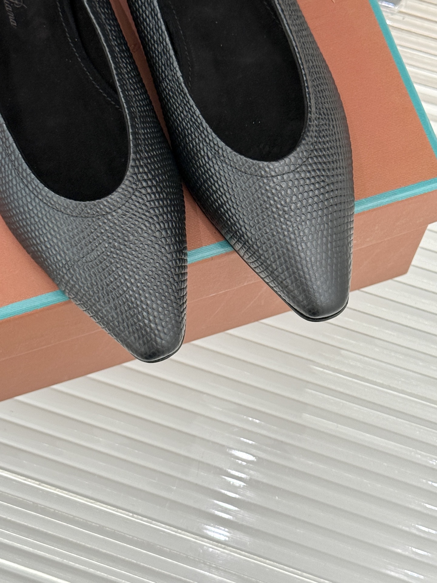 Loro Piana/ LP 经典复古绝美女巫平底鞋极简主义风格 复古又级！简约又大气 属于非常耐看的款