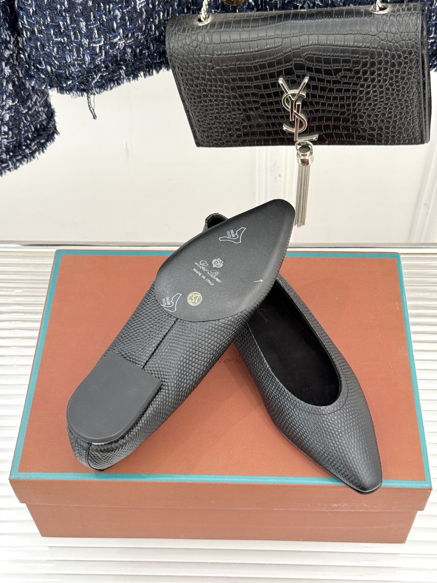 Loro Piana/ LP 经典复古绝美女巫平底鞋极简主义风格 复古又级！简约又大气 属于非常耐看的款