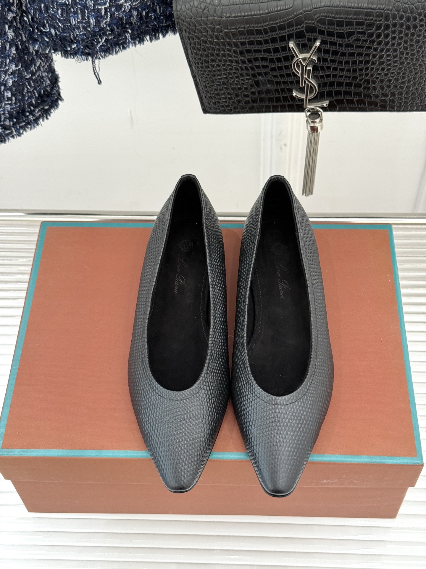 Loro Piana/ LP 经典复古绝美女巫平底鞋极简主义风格 复古又级！简约又大气 属于非常耐看的款