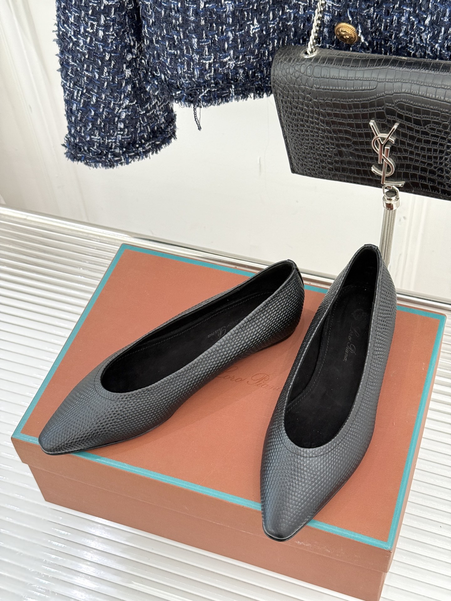 Loro Piana/ LP 经典复古绝美女巫平底鞋极简主义风格 复古又级！简约又大气 属于非常耐看的款