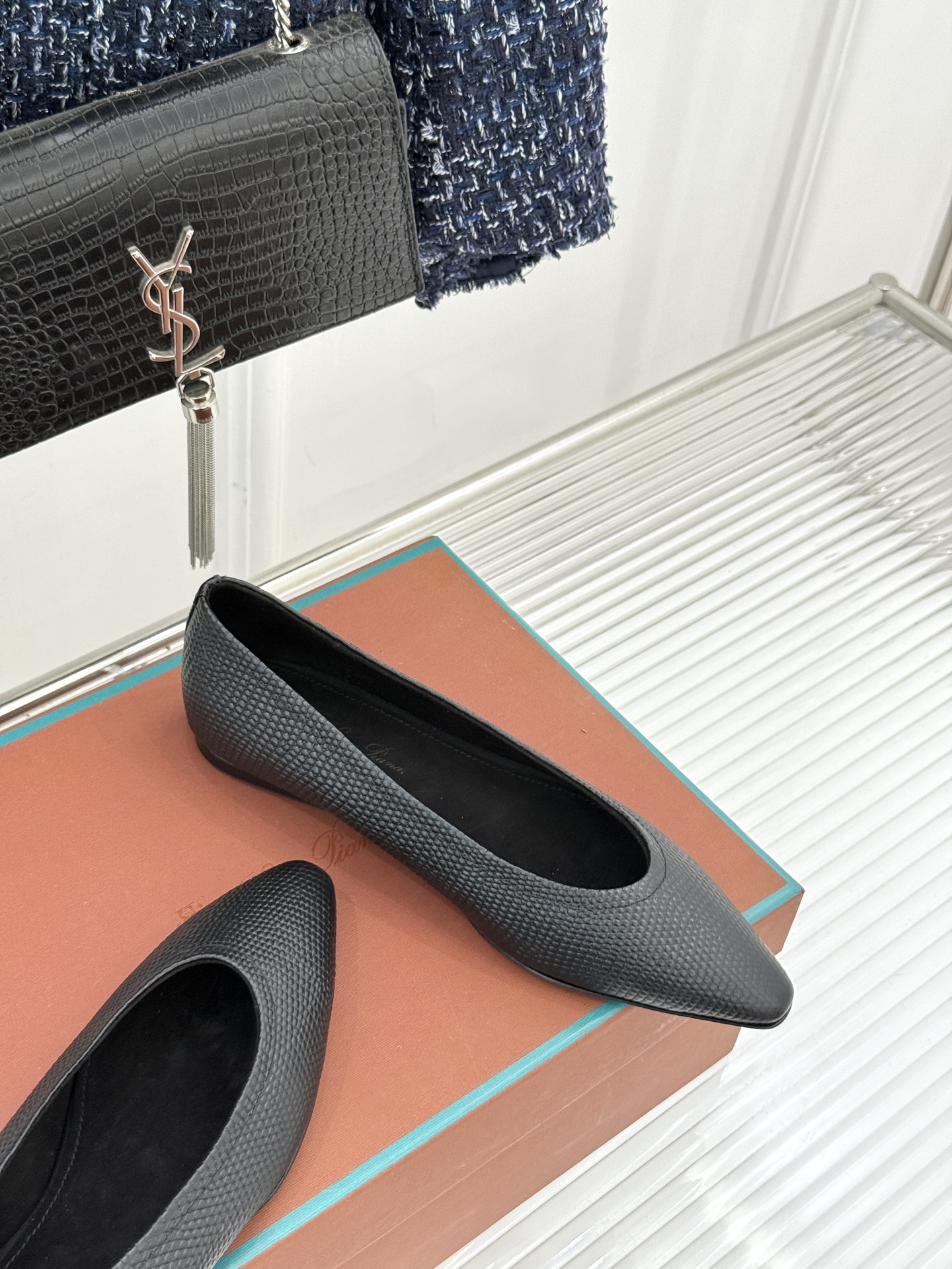 Loro Piana/ LP 经典复古绝美女巫平底鞋极简主义风格 复古又级！简约又大气 属于非常耐看的款