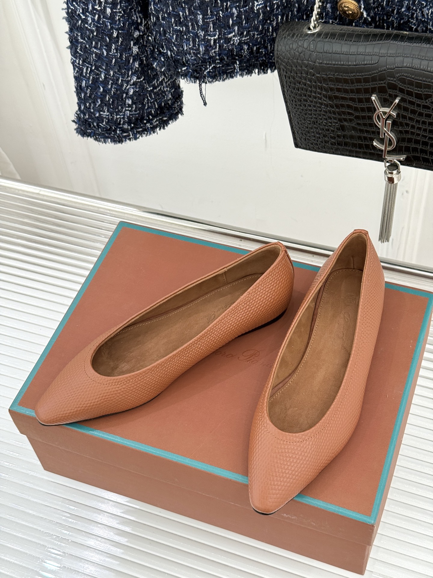 Loro Piana/ LP 经典复古绝美女巫平底鞋极简主义风格 复古又级！简约又大气 属于非常耐看的款