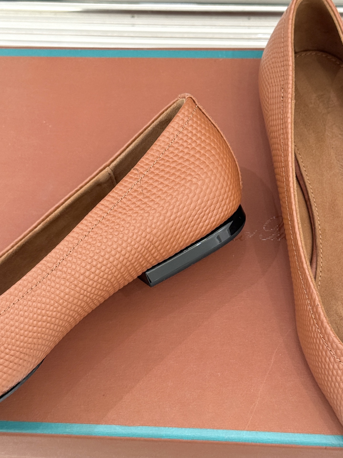 Loro Piana/ LP 经典复古绝美女巫平底鞋极简主义风格 复古又级！简约又大气 属于非常耐看的款