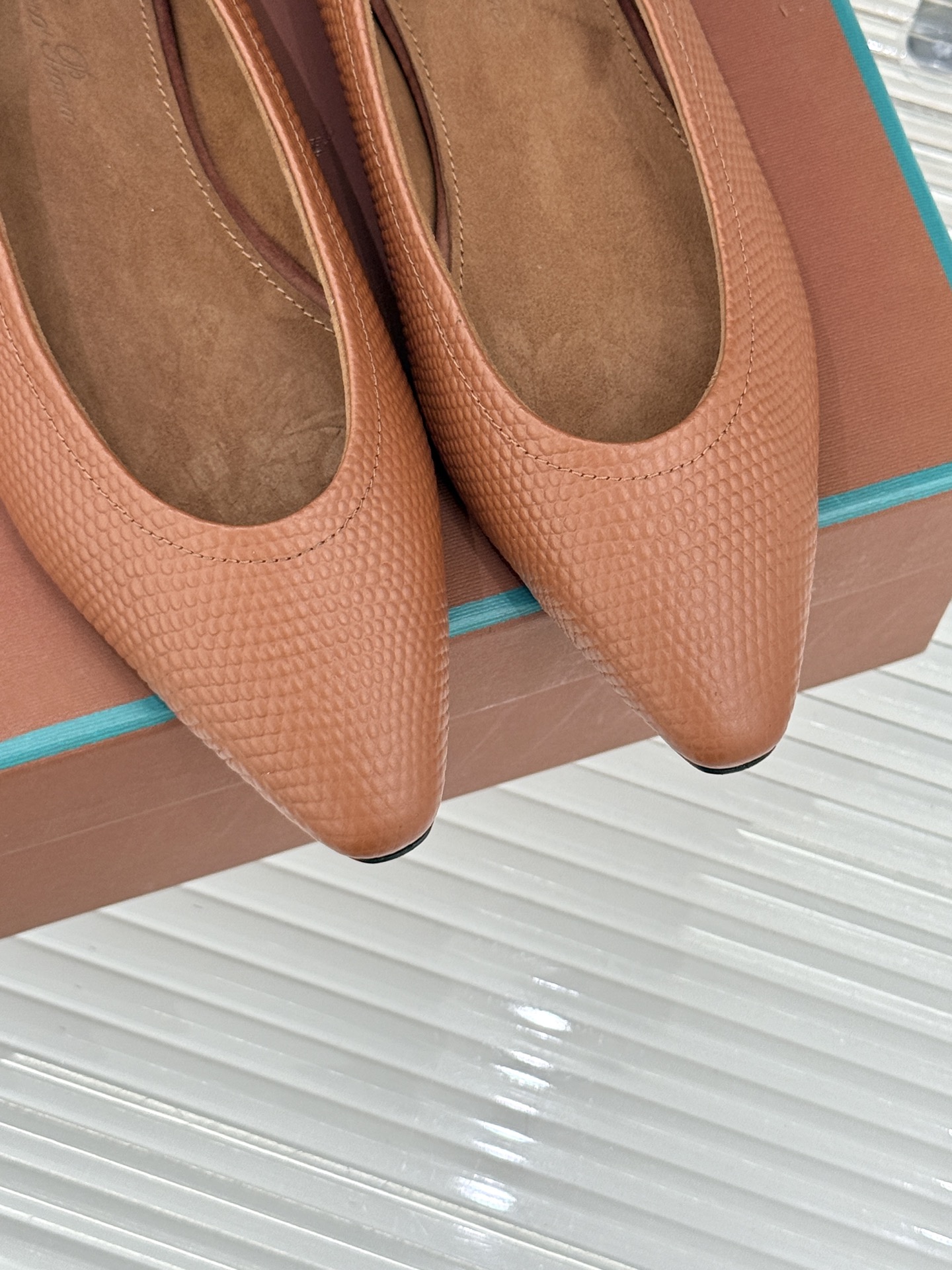 Loro Piana/ LP 经典复古绝美女巫平底鞋极简主义风格 复古又级！简约又大气 属于非常耐看的款