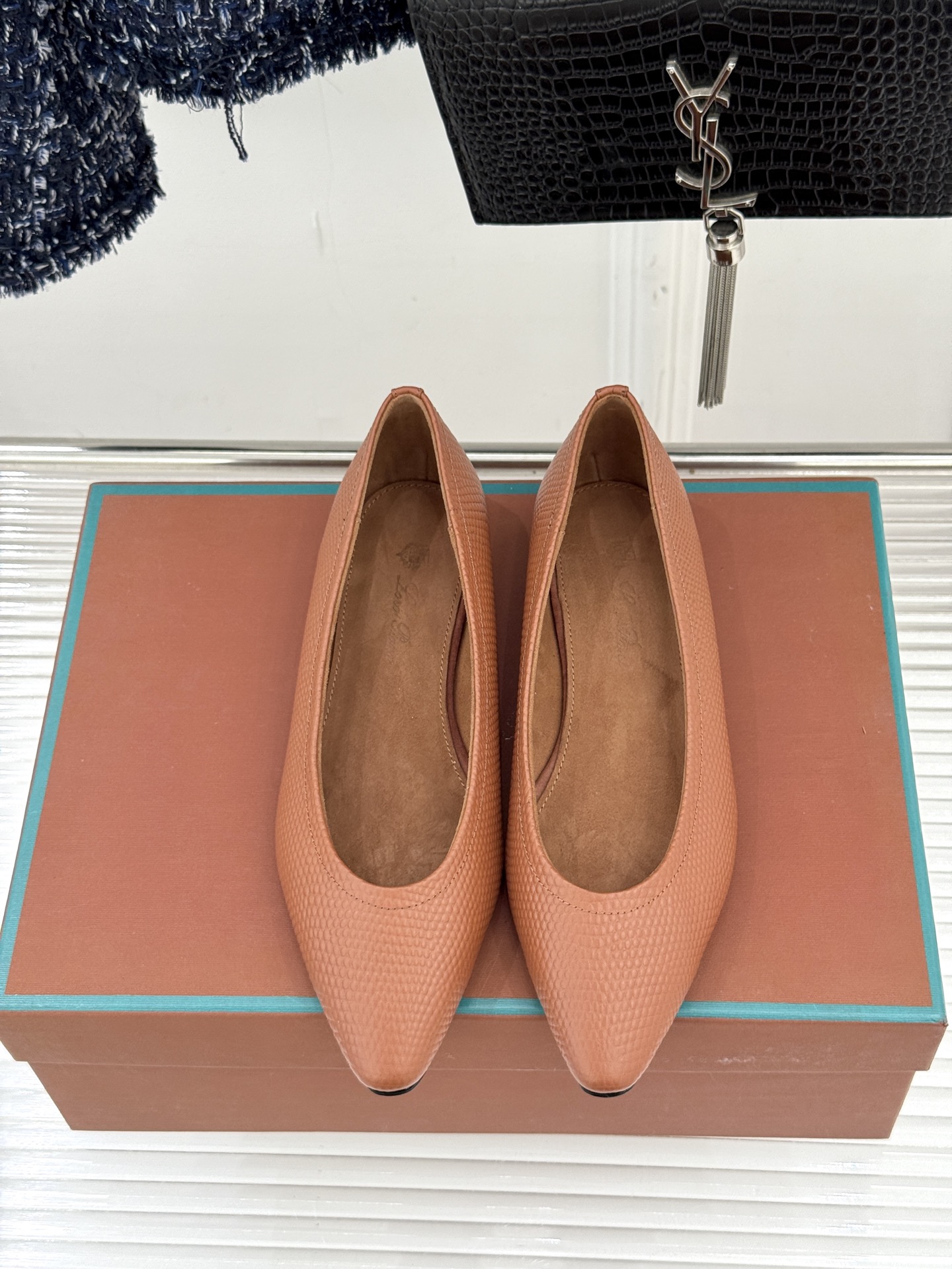 Loro Piana/ LP 经典复古绝美女巫平底鞋极简主义风格 复古又级！简约又大气 属于非常耐看的款