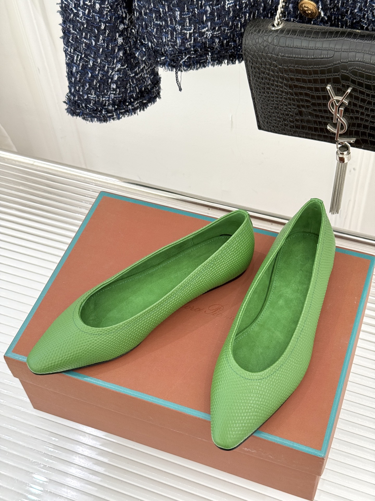 Loro Piana/ LP 经典复古绝美女巫平底鞋极简主义风格 复古又级！简约又大气 属于非常耐看的款