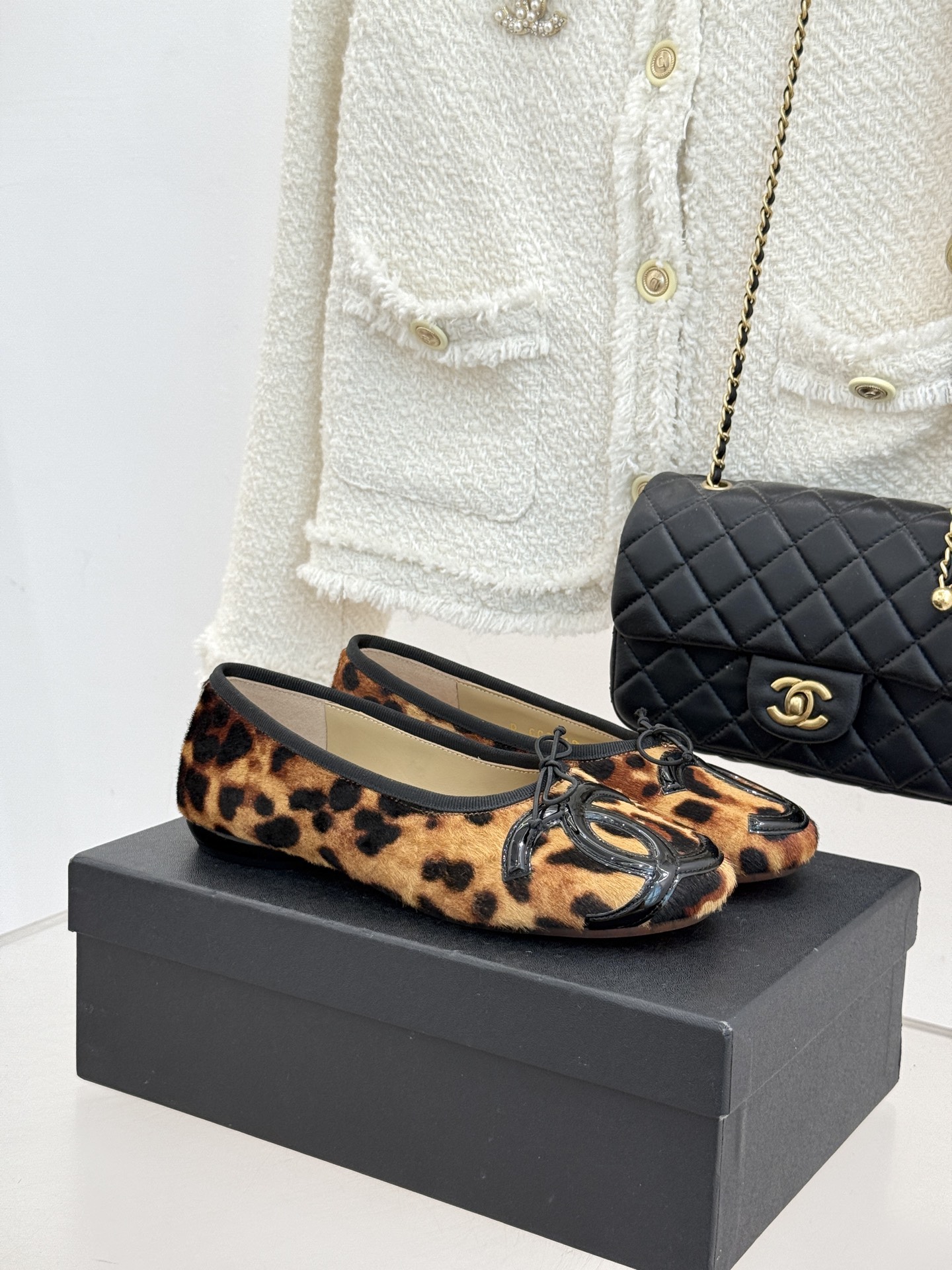 CHANE*｜小香经典中古大双C菱格蝴蝶结豹纹马毛芭蕾舞鞋当菱格纹的密码邂逅芭蕾的灵动这双单鞋便成了穿越