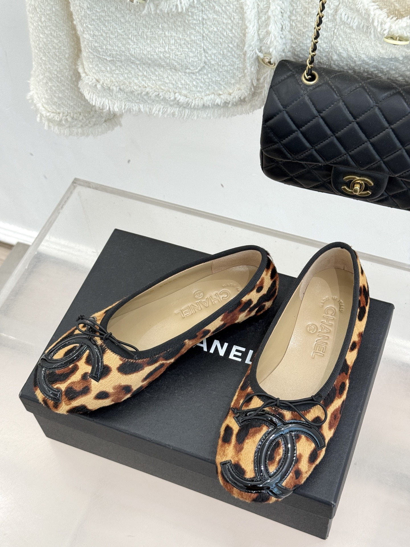 CHANE*｜小香经典中古大双C菱格蝴蝶结豹纹马毛芭蕾舞鞋当菱格纹的密码邂逅芭蕾的灵动这双单鞋便成了穿越