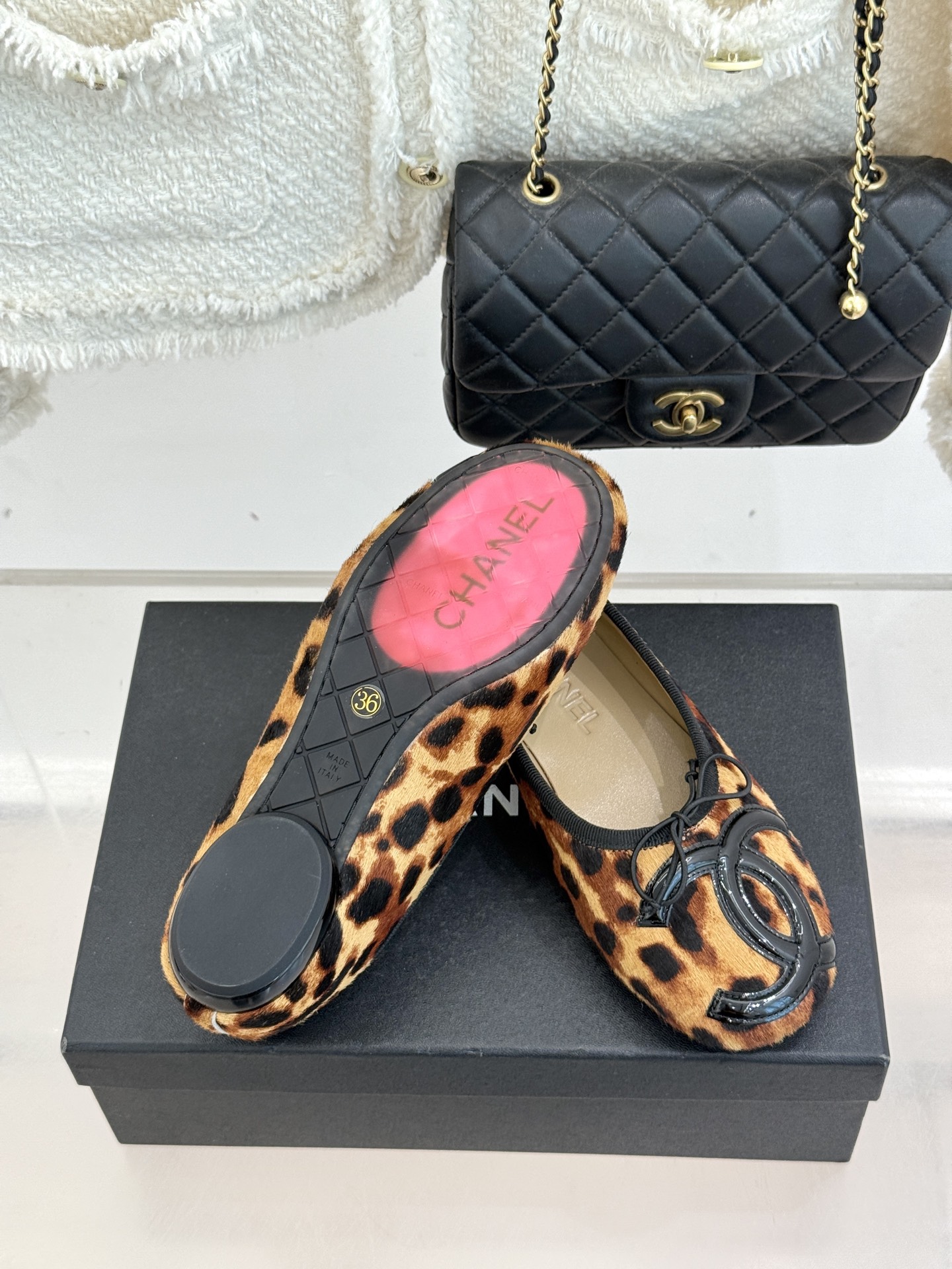 CHANE*｜小香经典中古大双C菱格蝴蝶结豹纹马毛芭蕾舞鞋当菱格纹的密码邂逅芭蕾的灵动这双单鞋便成了穿越