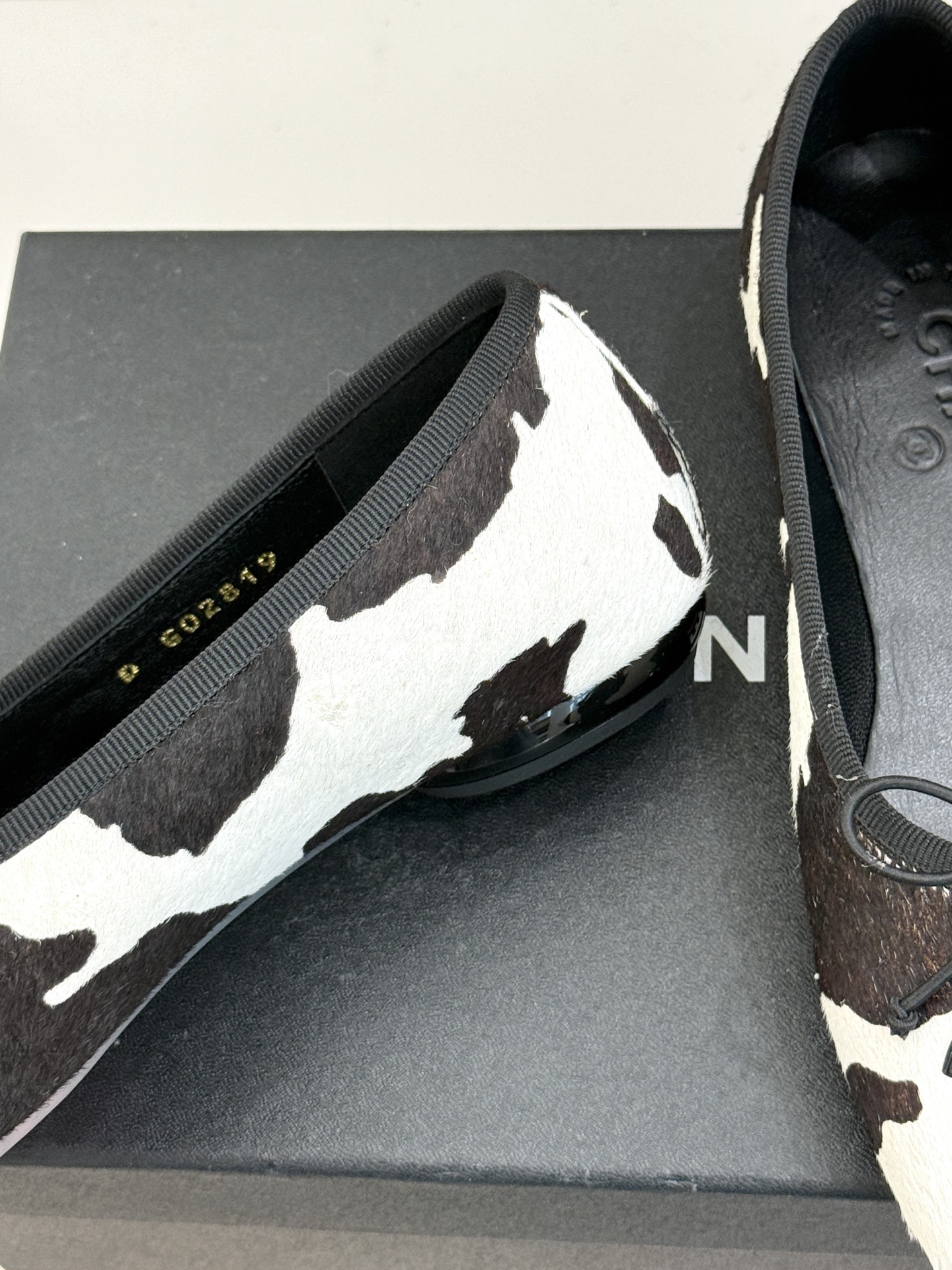 CHANE*｜小香经典中古大双C菱格蝴蝶结豹纹马毛芭蕾舞鞋当菱格纹的密码邂逅芭蕾的灵动这双单鞋便成了穿越