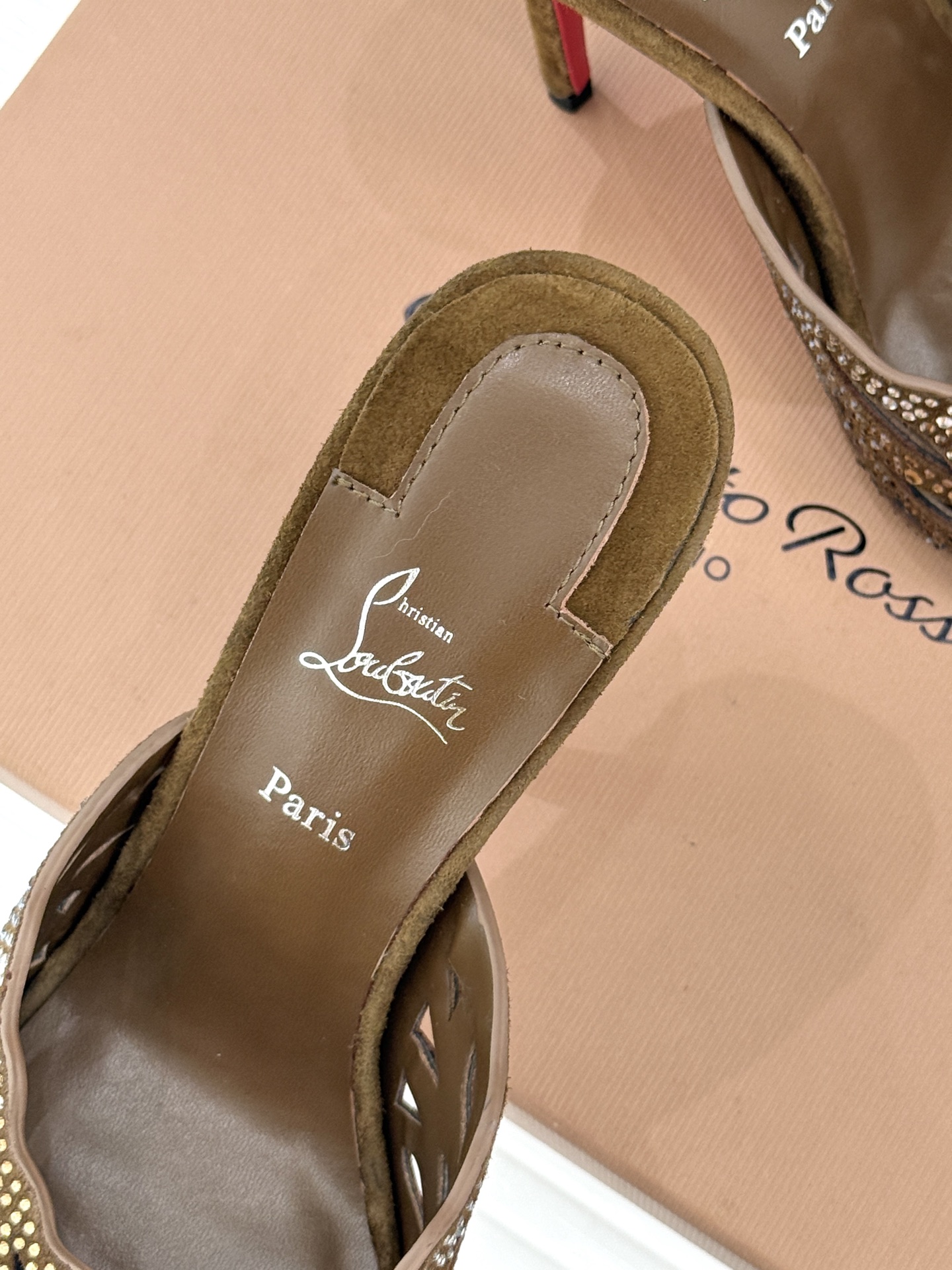 ChristinLouboutin/CL25WF早春新品水钻镂空尖头高跟拖鞋当巴黎的浪漫基因邂逅艺术的璀