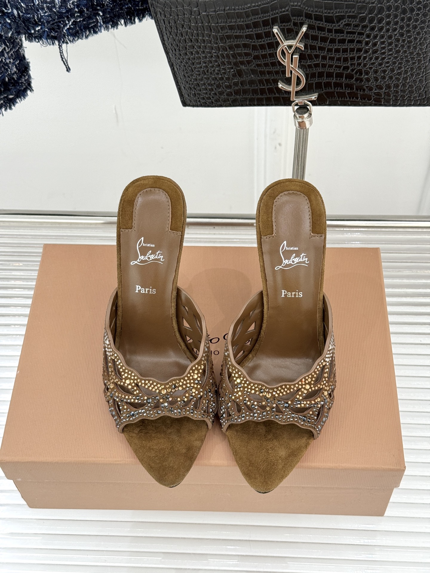 ChristinLouboutin/CL25WF早春新品水钻镂空尖头高跟拖鞋当巴黎的浪漫基因邂逅艺术的璀