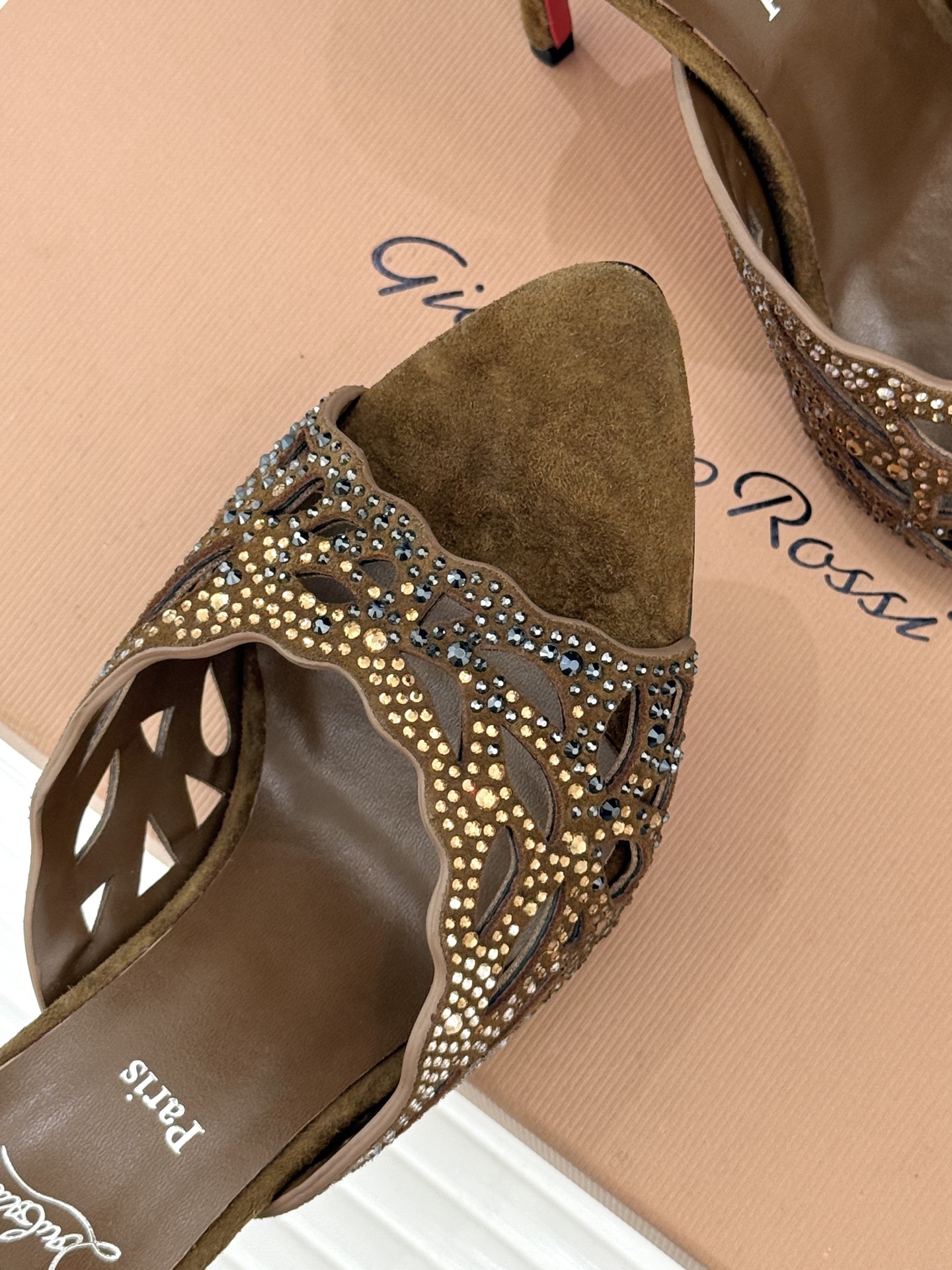 ChristinLouboutin/CL25WF早春新品水钻镂空尖头高跟拖鞋当巴黎的浪漫基因邂逅艺术的璀