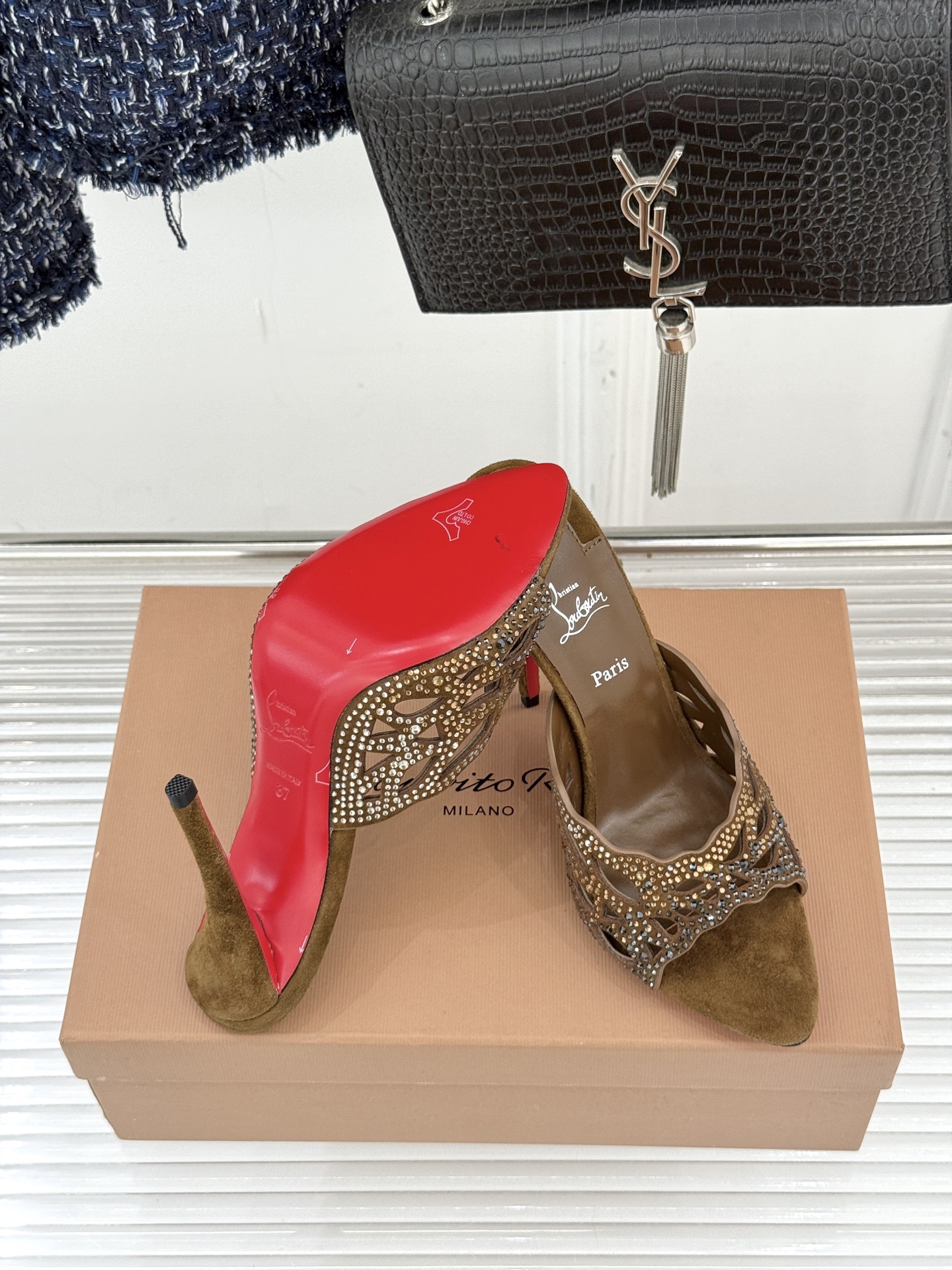 ChristinLouboutin/CL25WF早春新品水钻镂空尖头高跟拖鞋当巴黎的浪漫基因邂逅艺术的璀