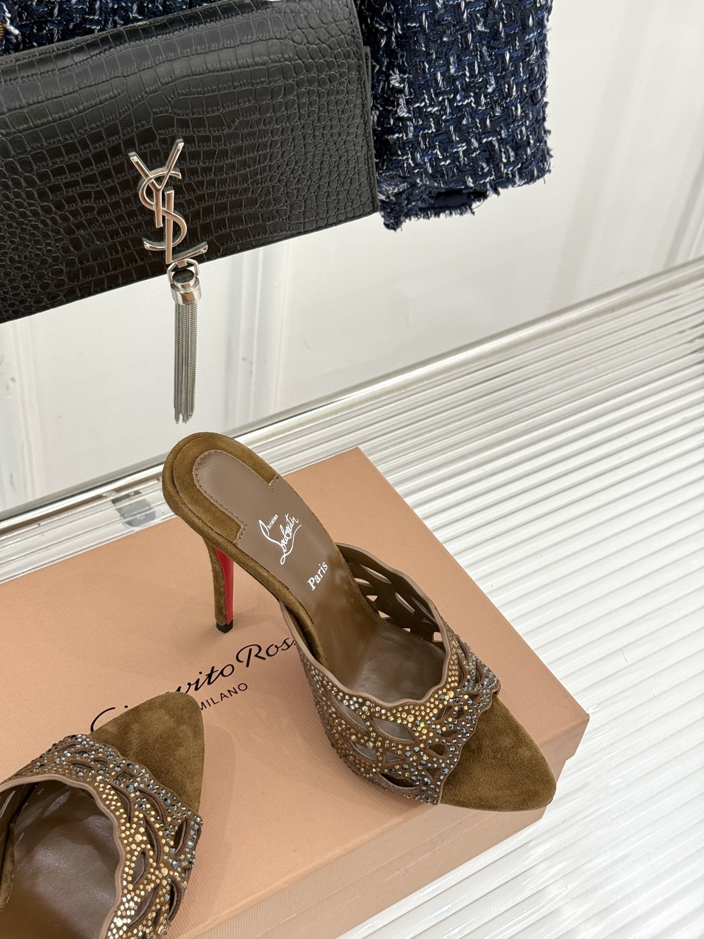 ChristinLouboutin/CL25WF早春新品水钻镂空尖头高跟拖鞋当巴黎的浪漫基因邂逅艺术的璀