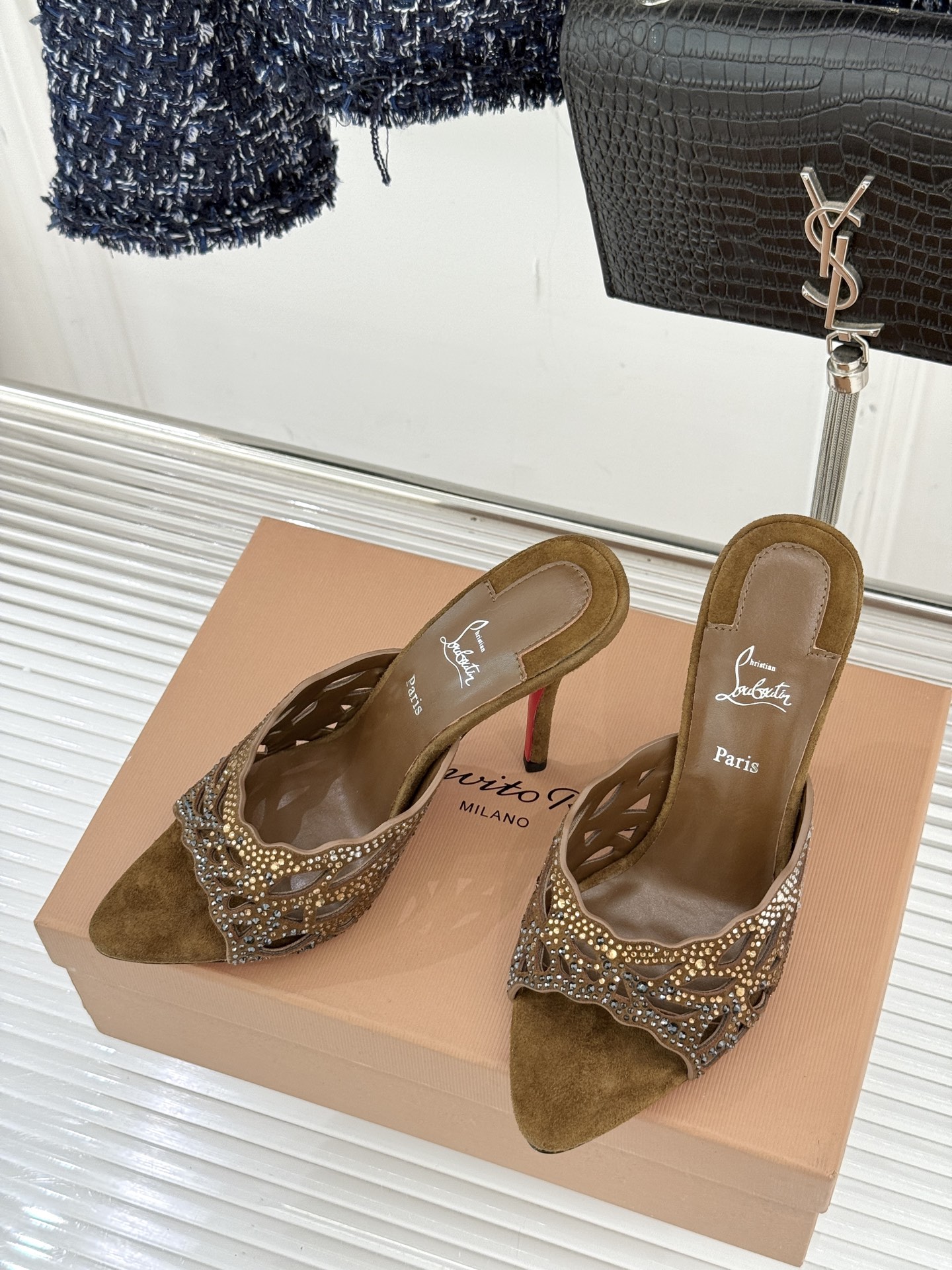 ChristinLouboutin/CL25WF早春新品水钻镂空尖头高跟拖鞋当巴黎的浪漫基因邂逅艺术的璀