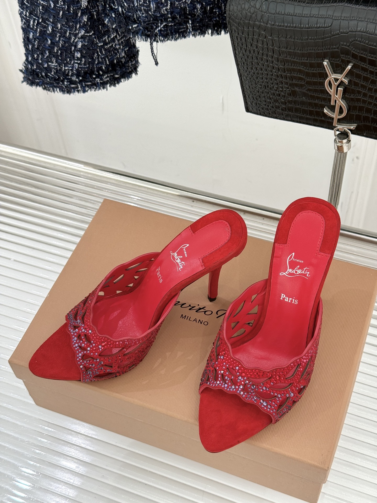 ChristinLouboutin/CL25WF早春新品水钻镂空尖头高跟拖鞋当巴黎的浪漫基因邂逅艺术的璀