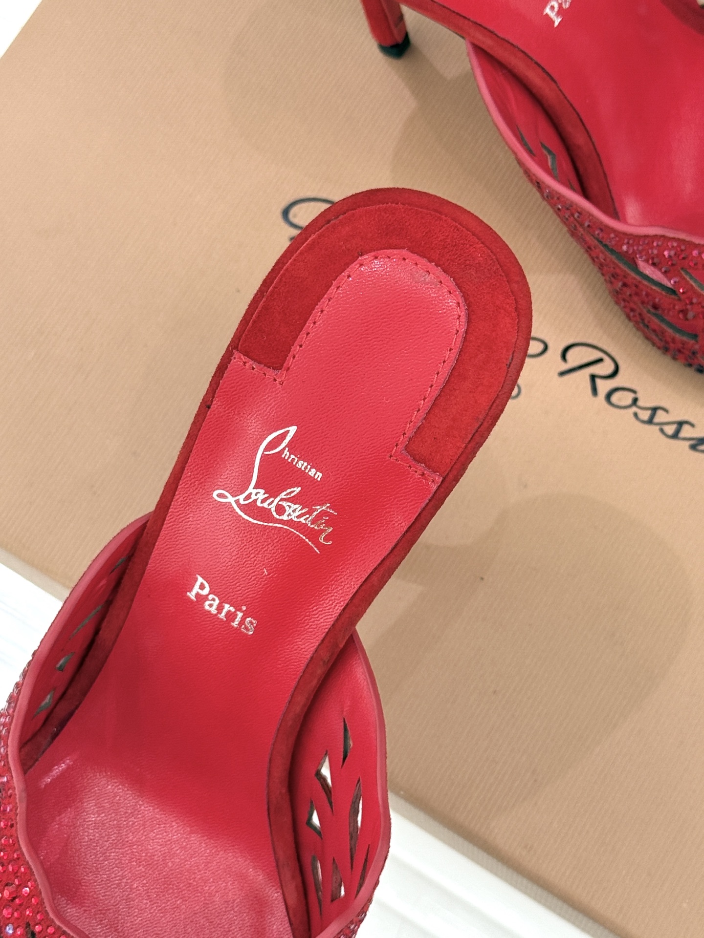 ChristinLouboutin/CL25WF早春新品水钻镂空尖头高跟拖鞋当巴黎的浪漫基因邂逅艺术的璀