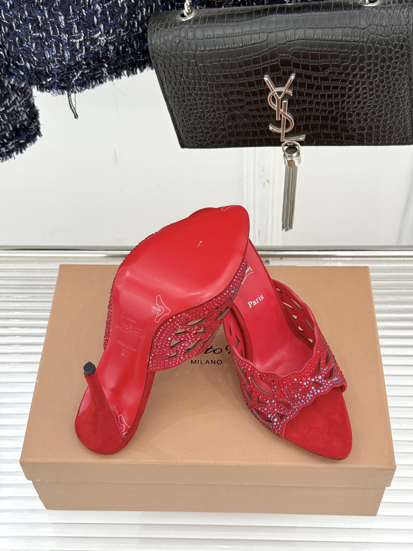 ChristinLouboutin/CL25WF早春新品水钻镂空尖头高跟拖鞋当巴黎的浪漫基因邂逅艺术的璀